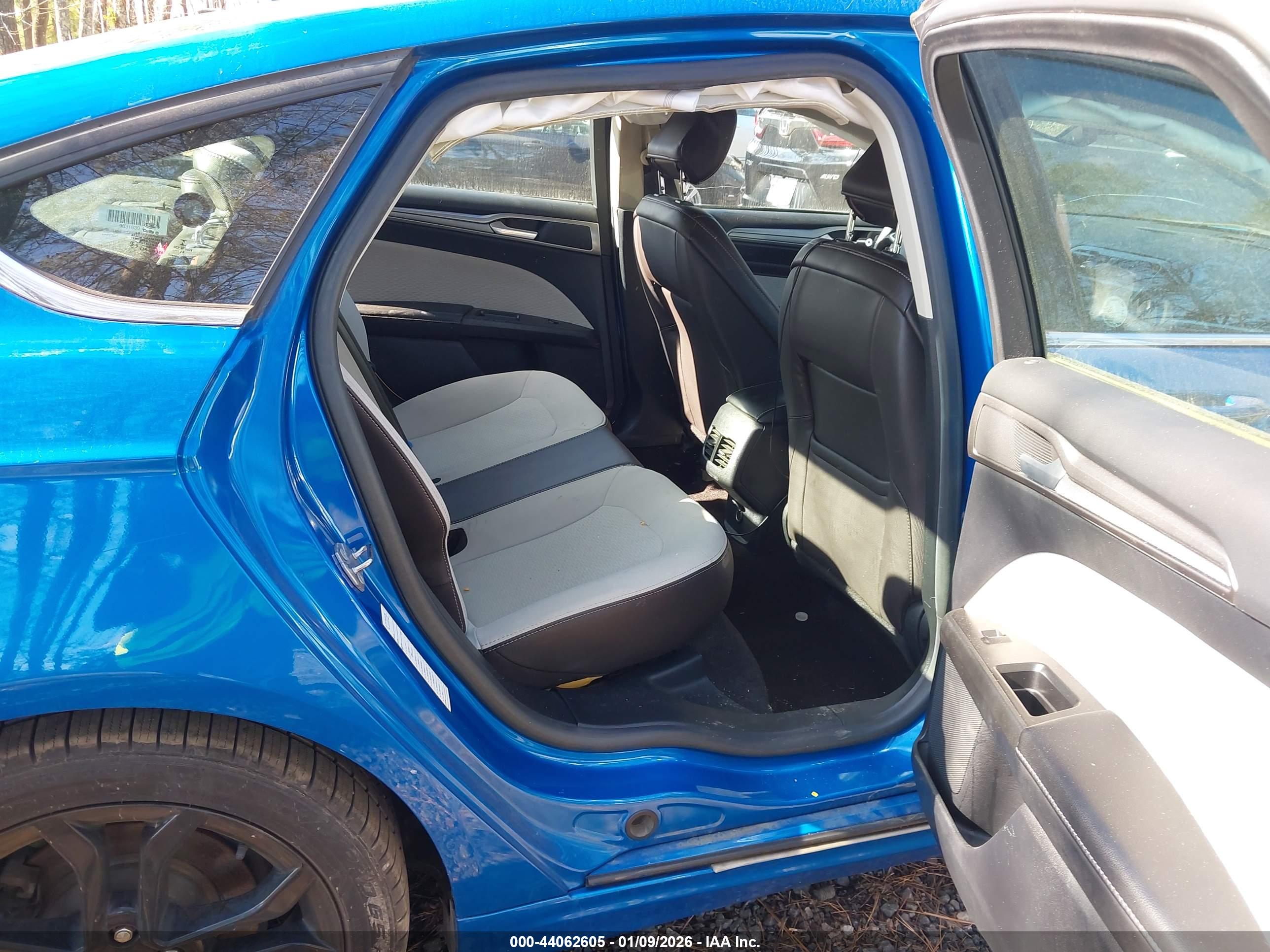 FORD FUSION image 8
