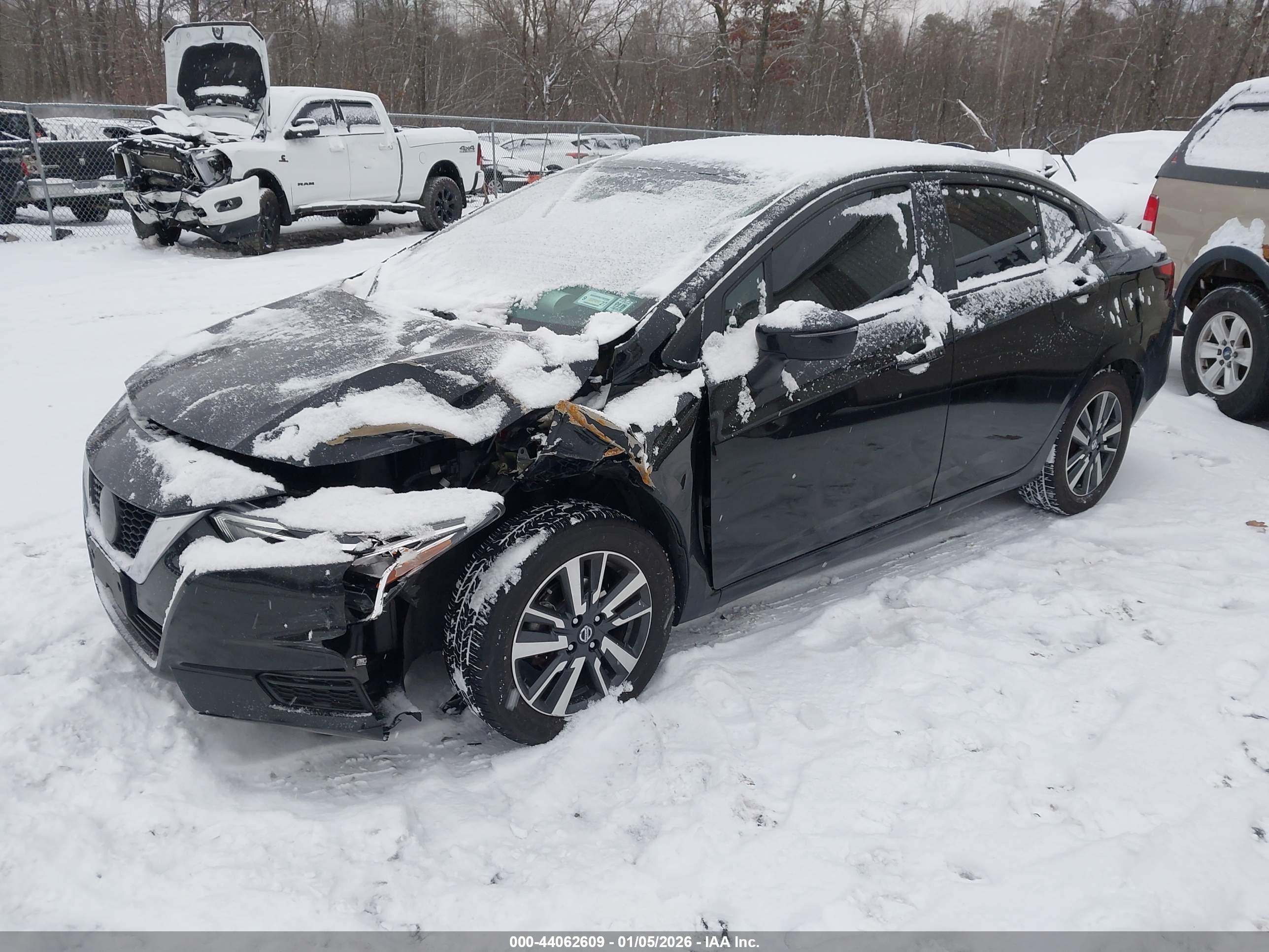 NISSAN VERSA image 2