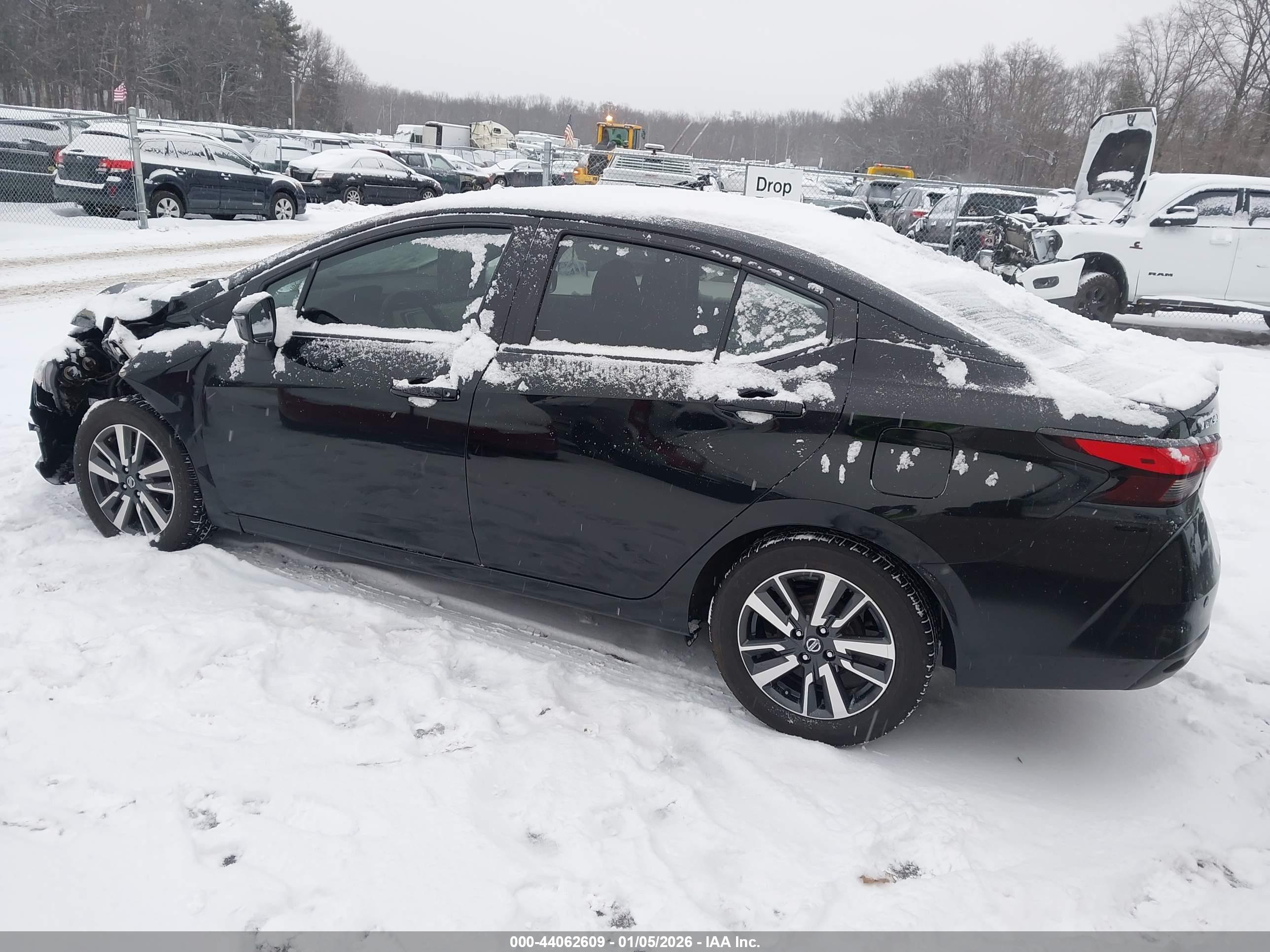 NISSAN VERSA image 3
