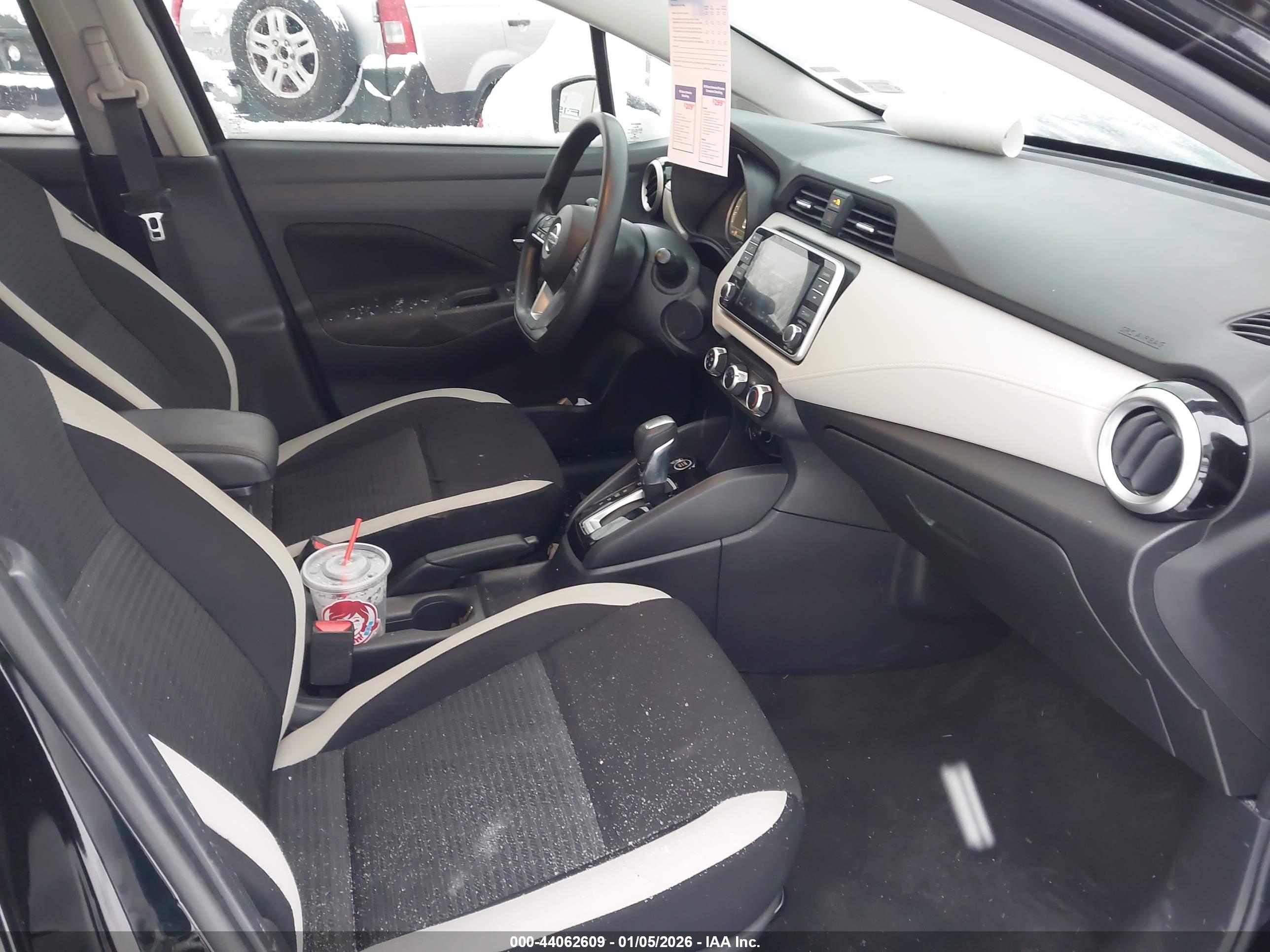 NISSAN VERSA image 5