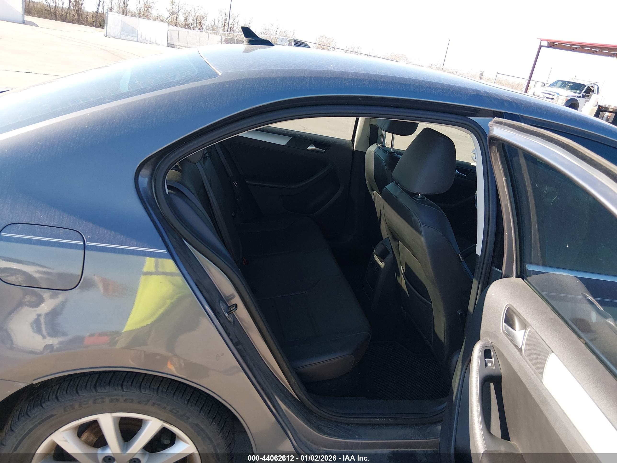 VOLKSWAGEN JETTA image 8