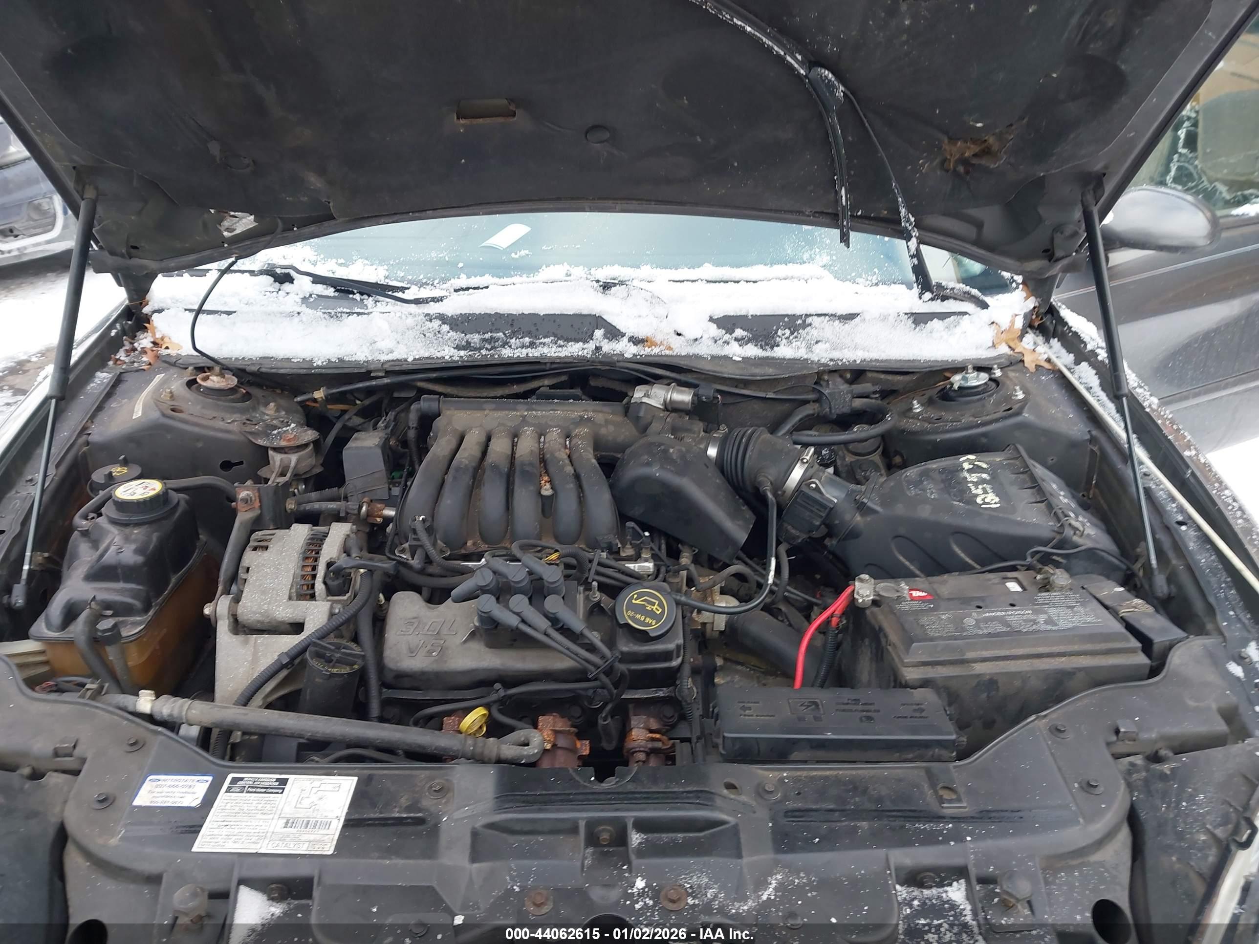 FORD TAURUS image 10