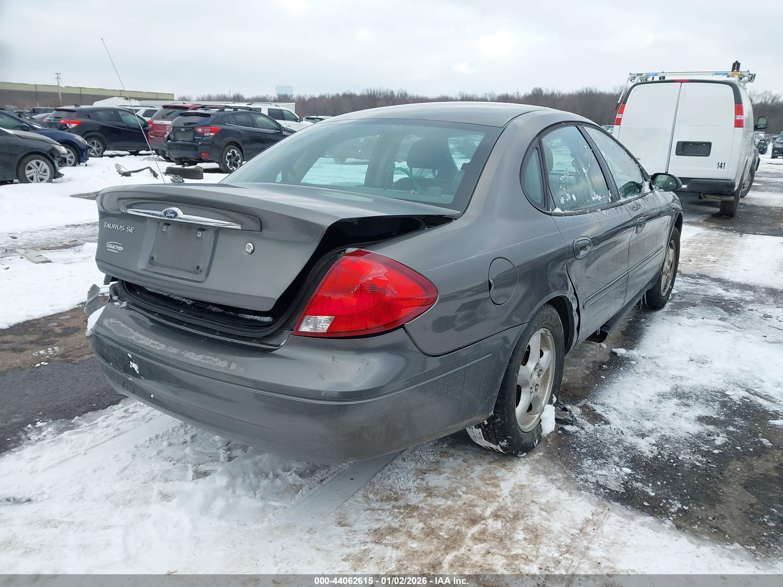 FORD TAURUS image 4
