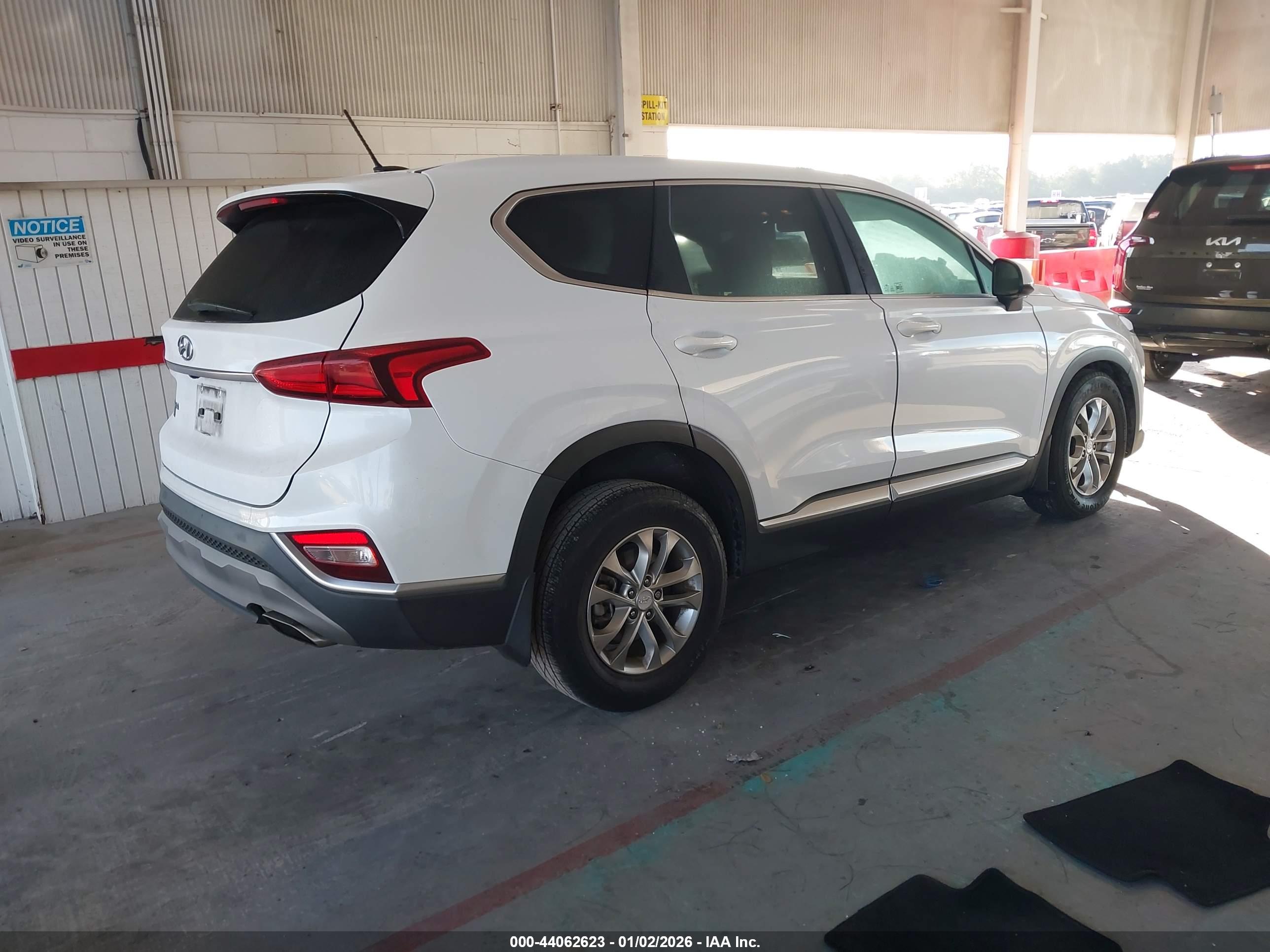 HYUNDAI SANTA image 4