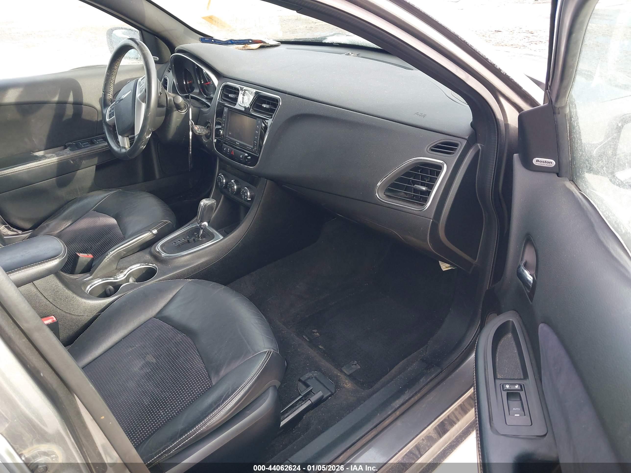 CHRYSLER 200 image 5