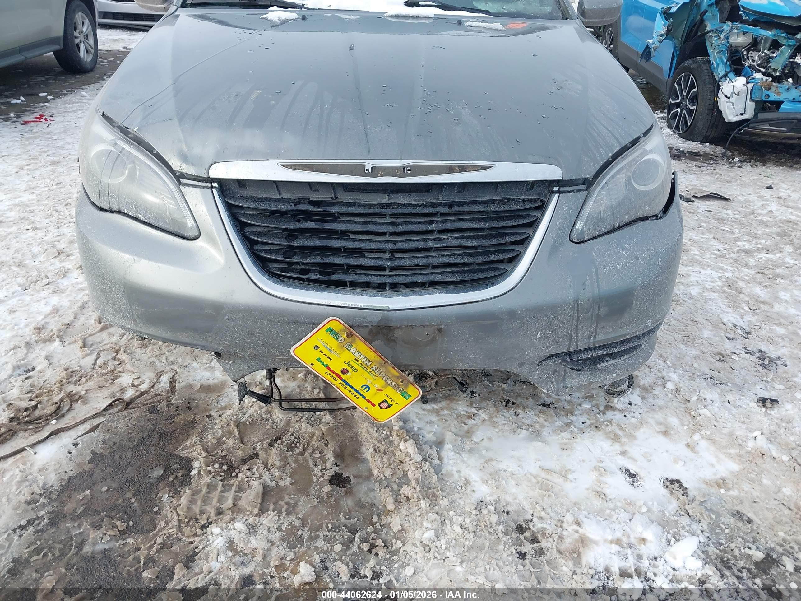 CHRYSLER 200 image 6