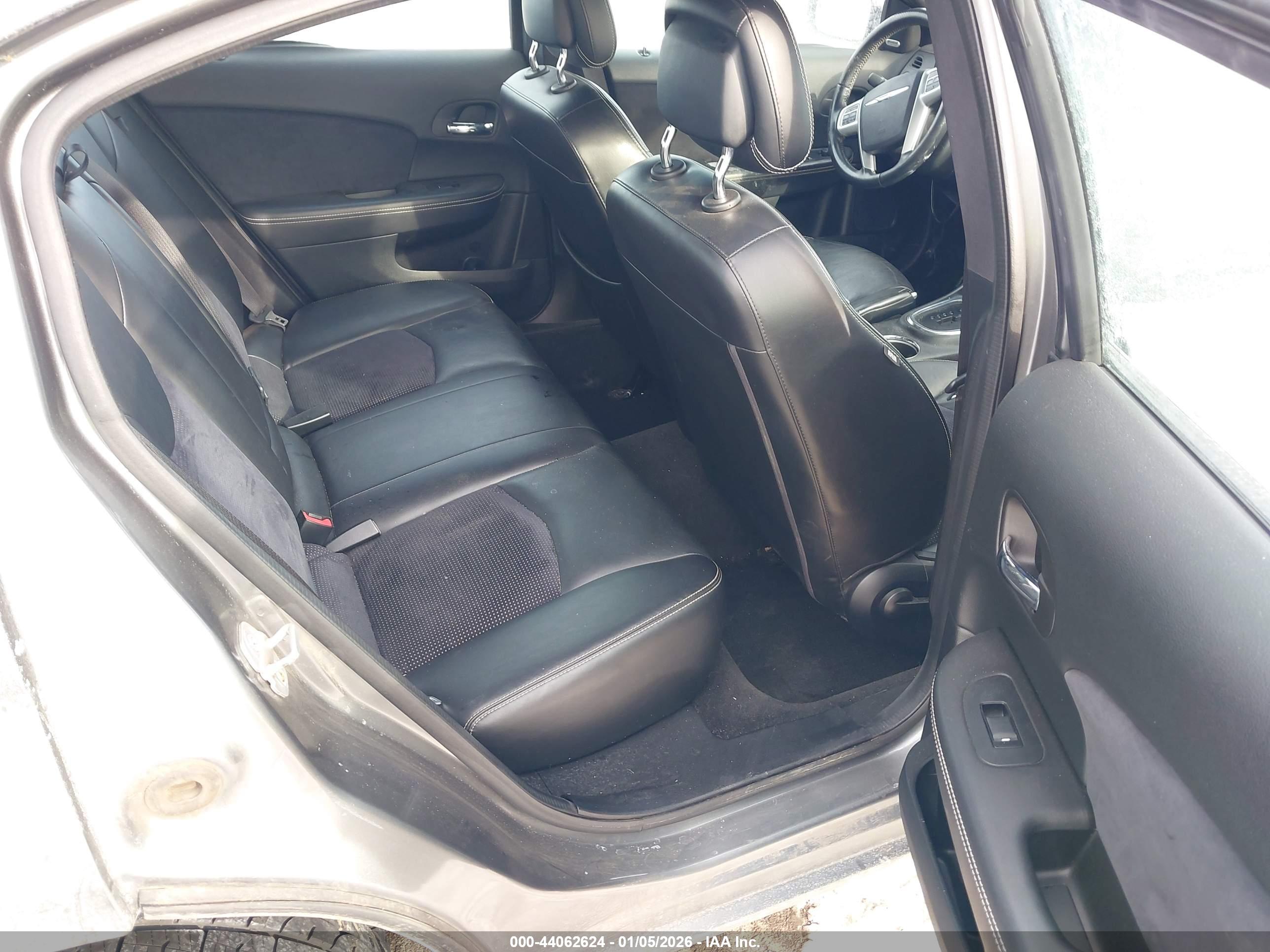 CHRYSLER 200 image 8