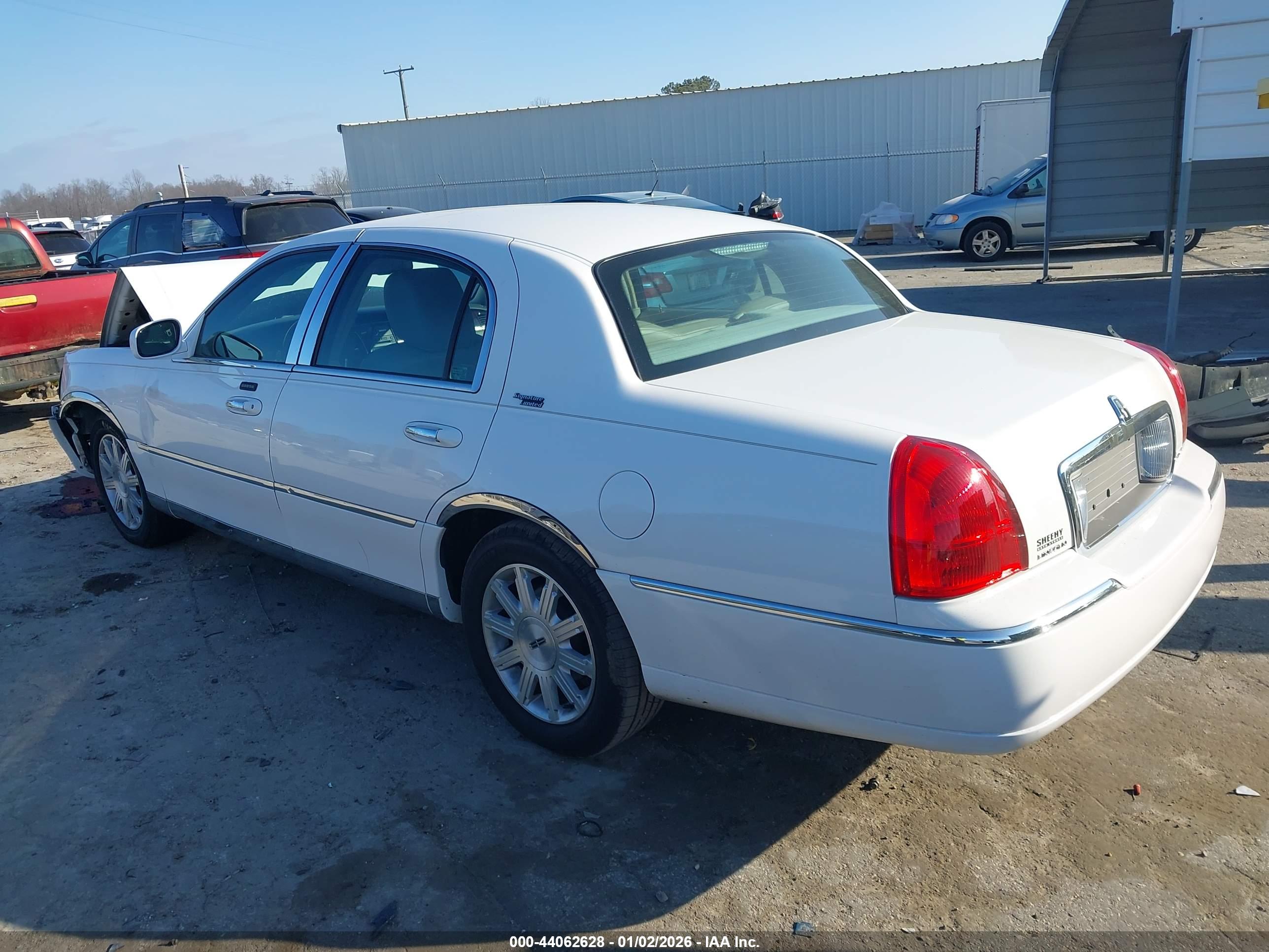 LINCOLN TOWN image 3