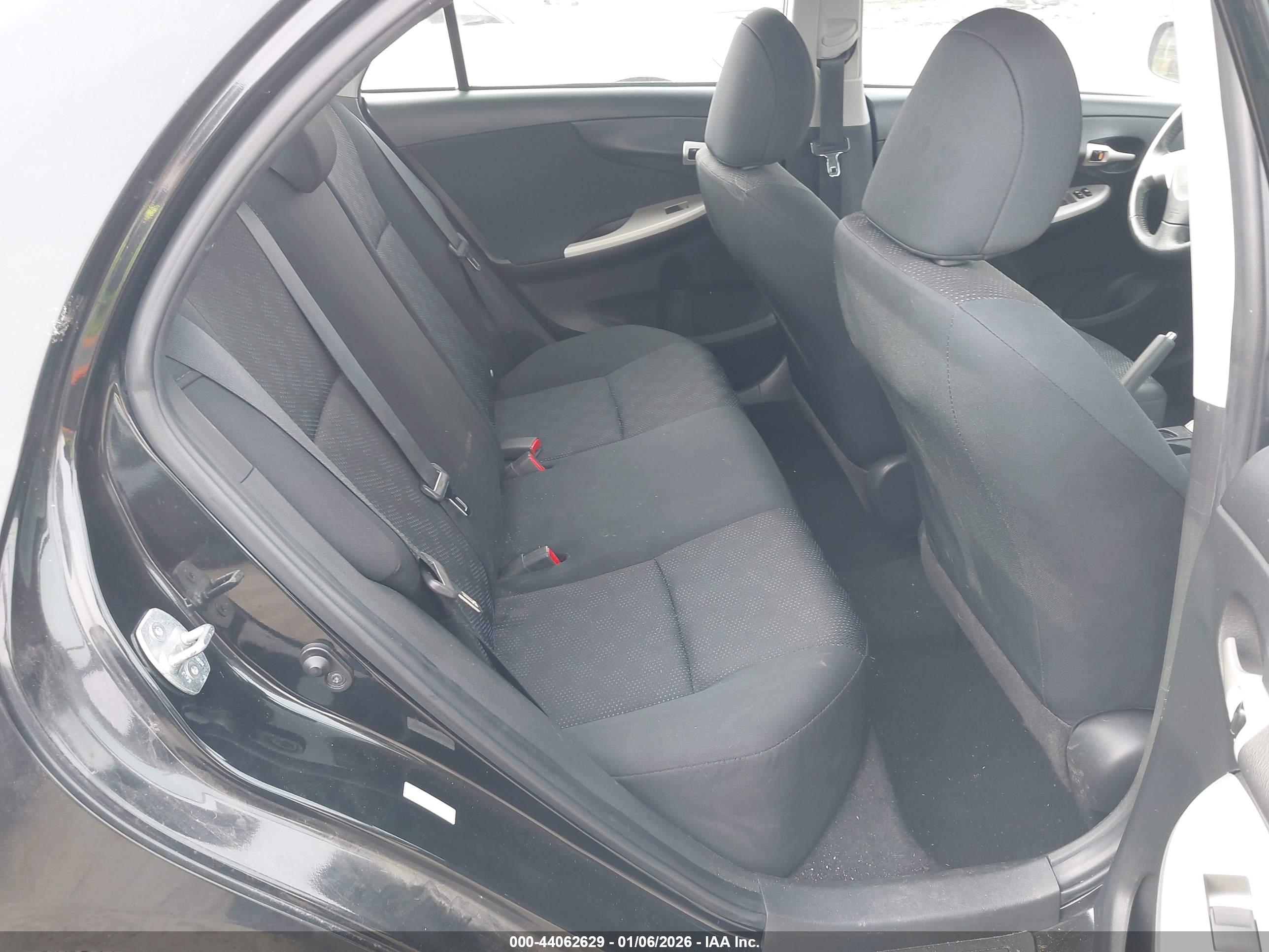 TOYOTA COROLLA image 8