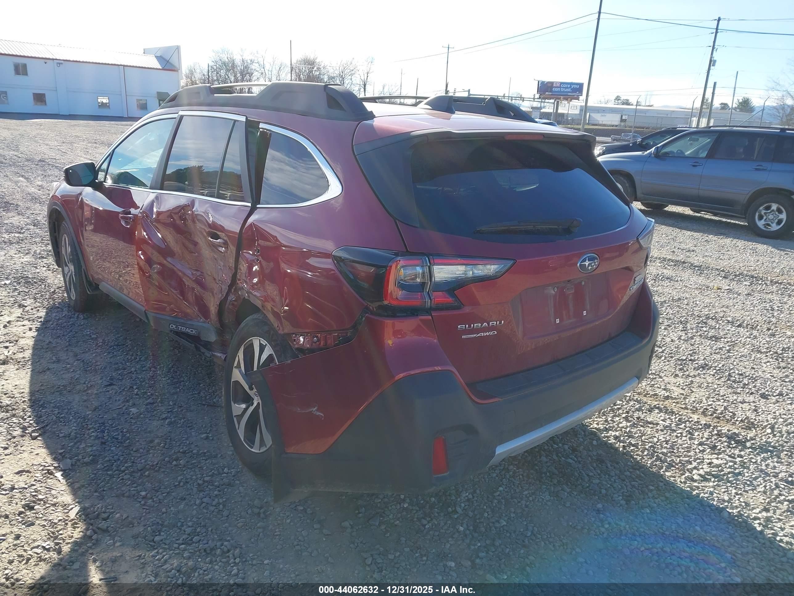 SUBARU OUTBACK image 3