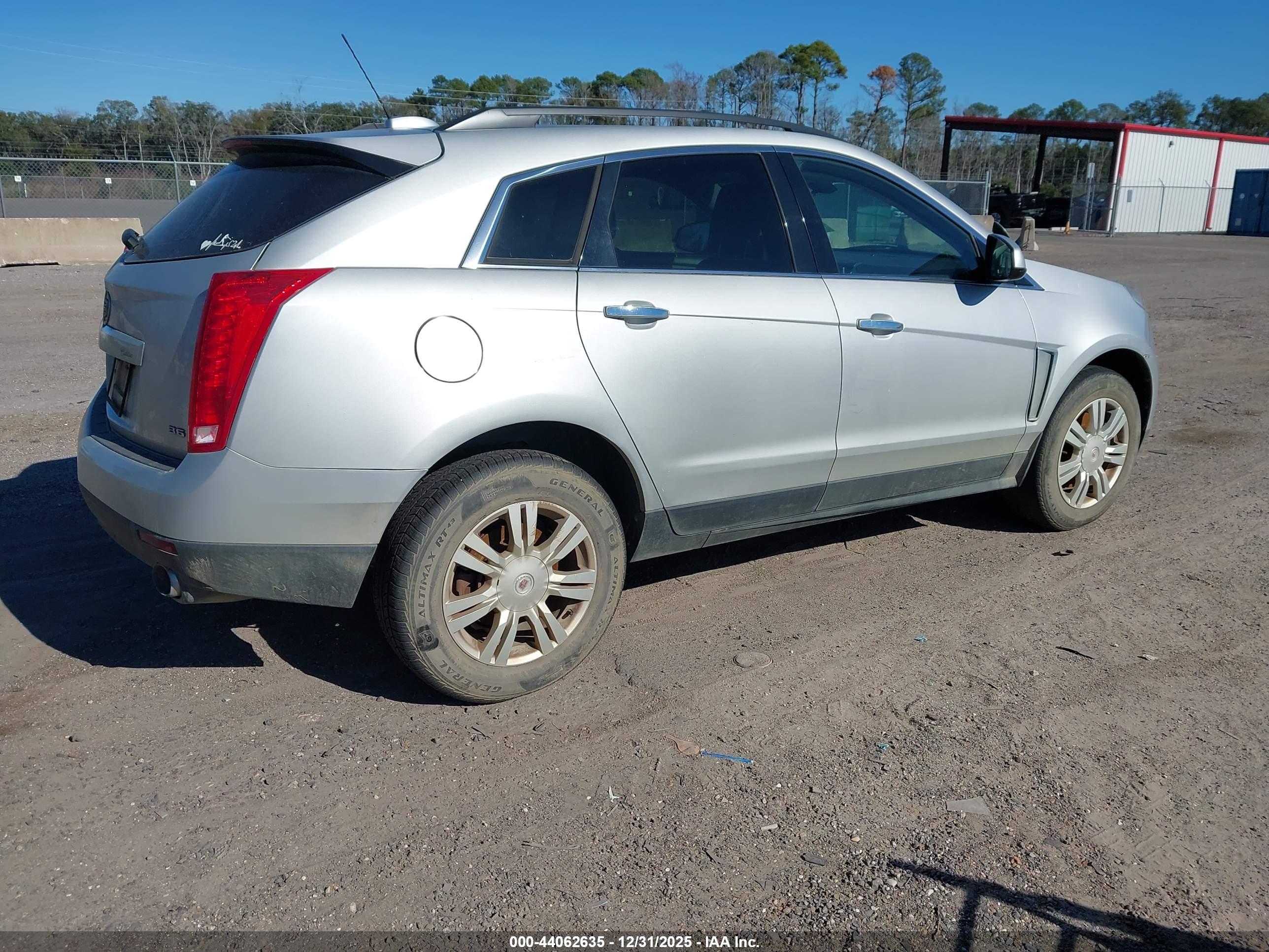 CADILLAC SRX image 4