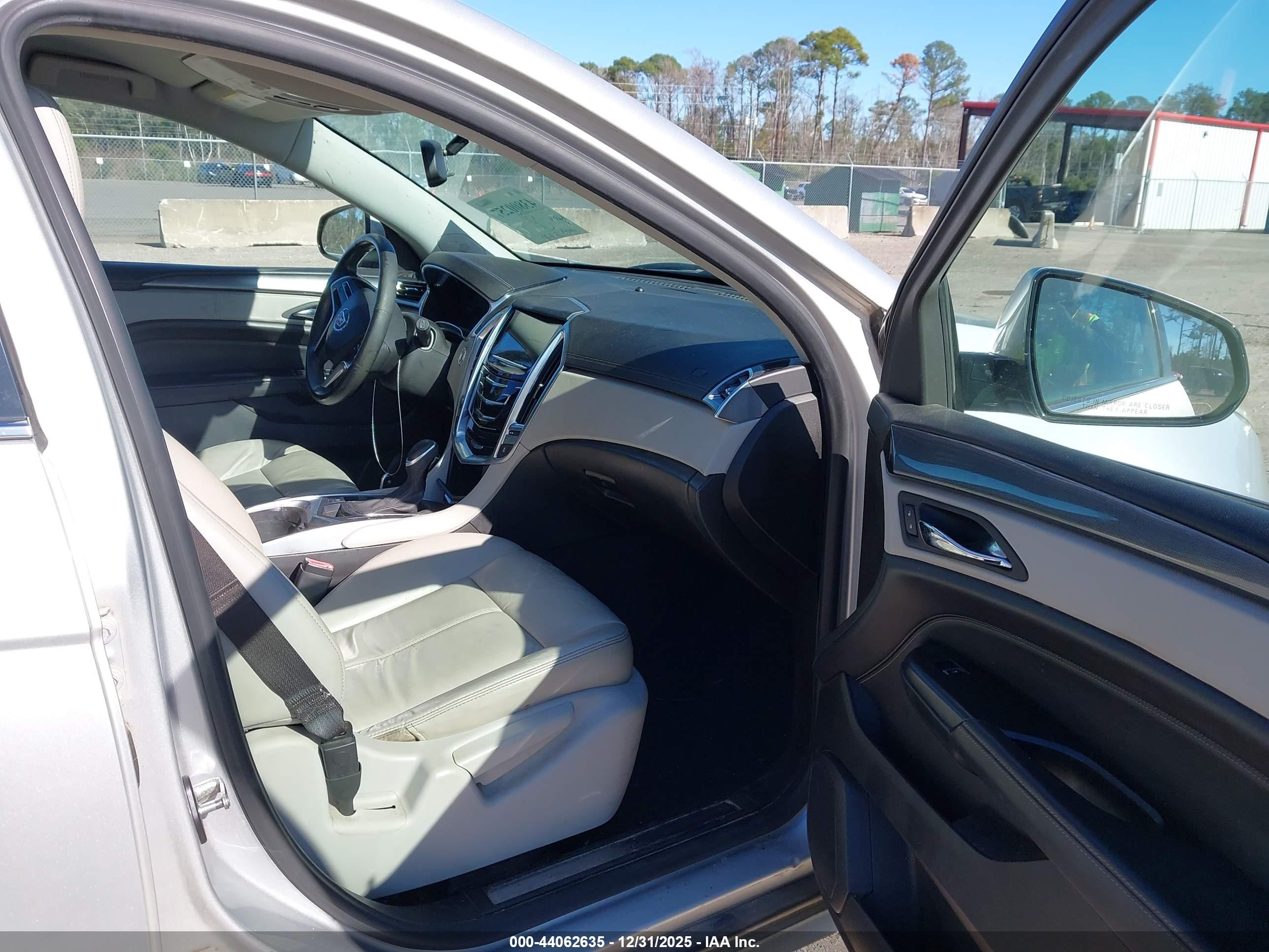 CADILLAC SRX image 5