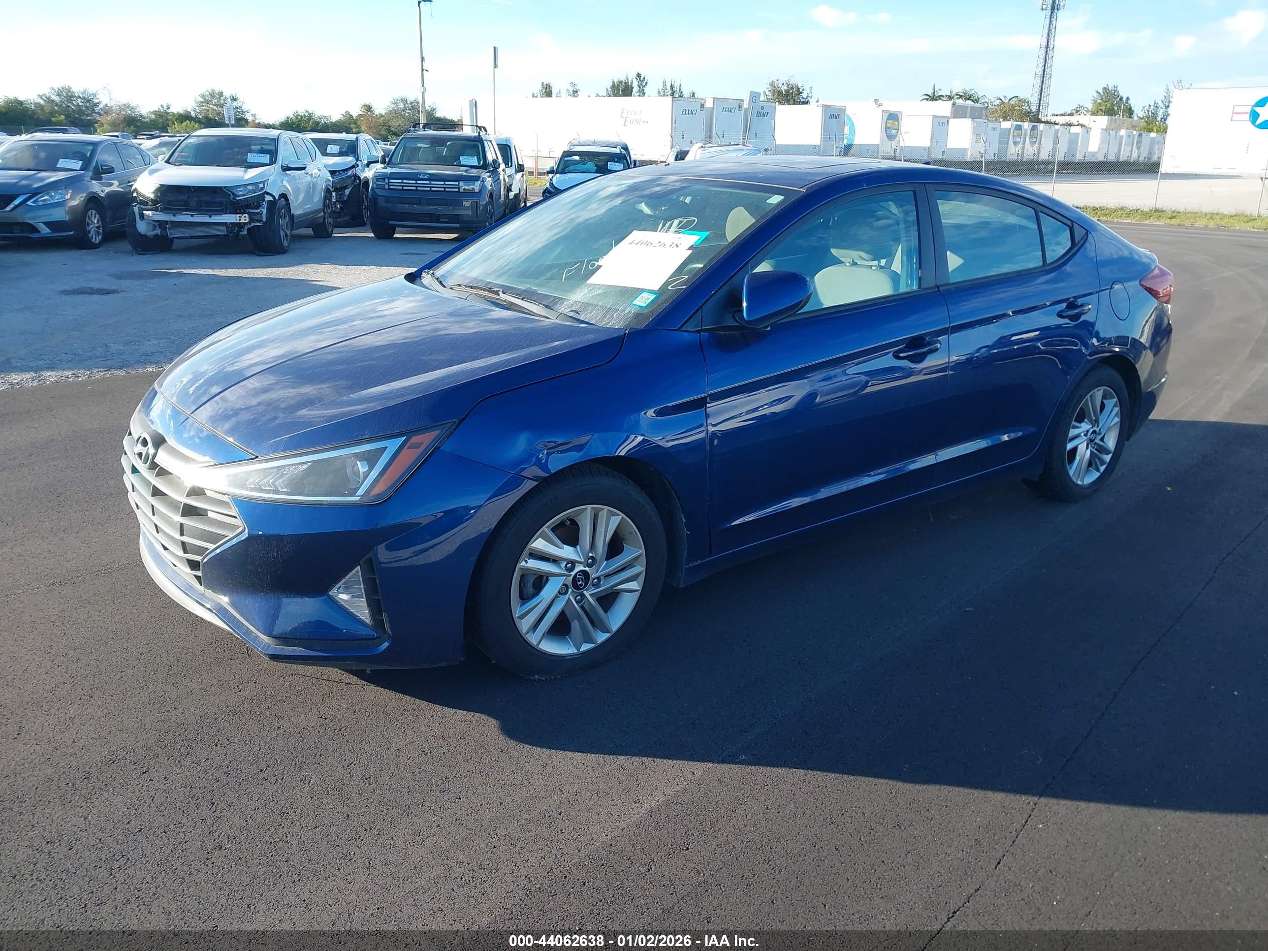 HYUNDAI ELANTRA image 2