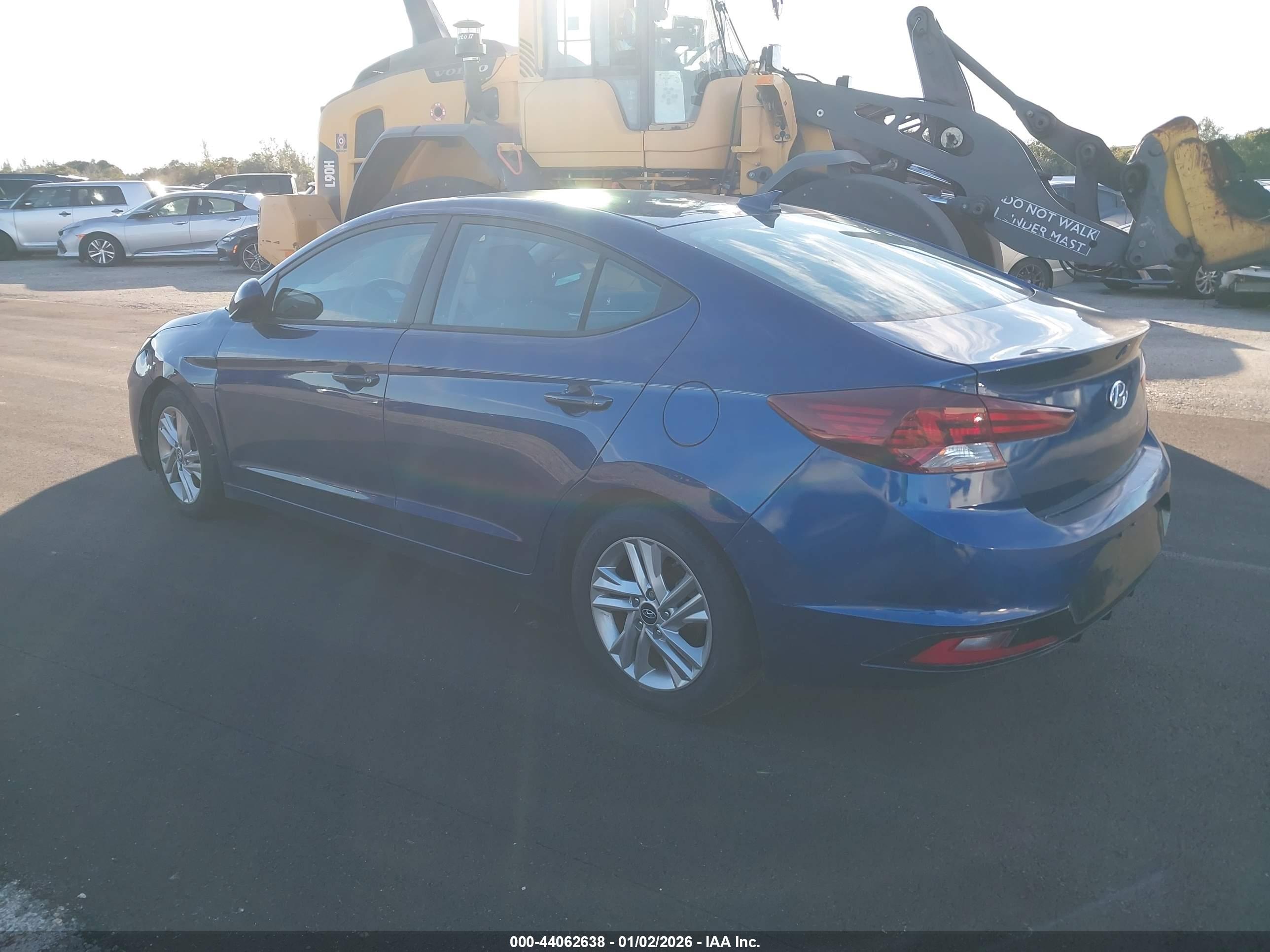 HYUNDAI ELANTRA image 3
