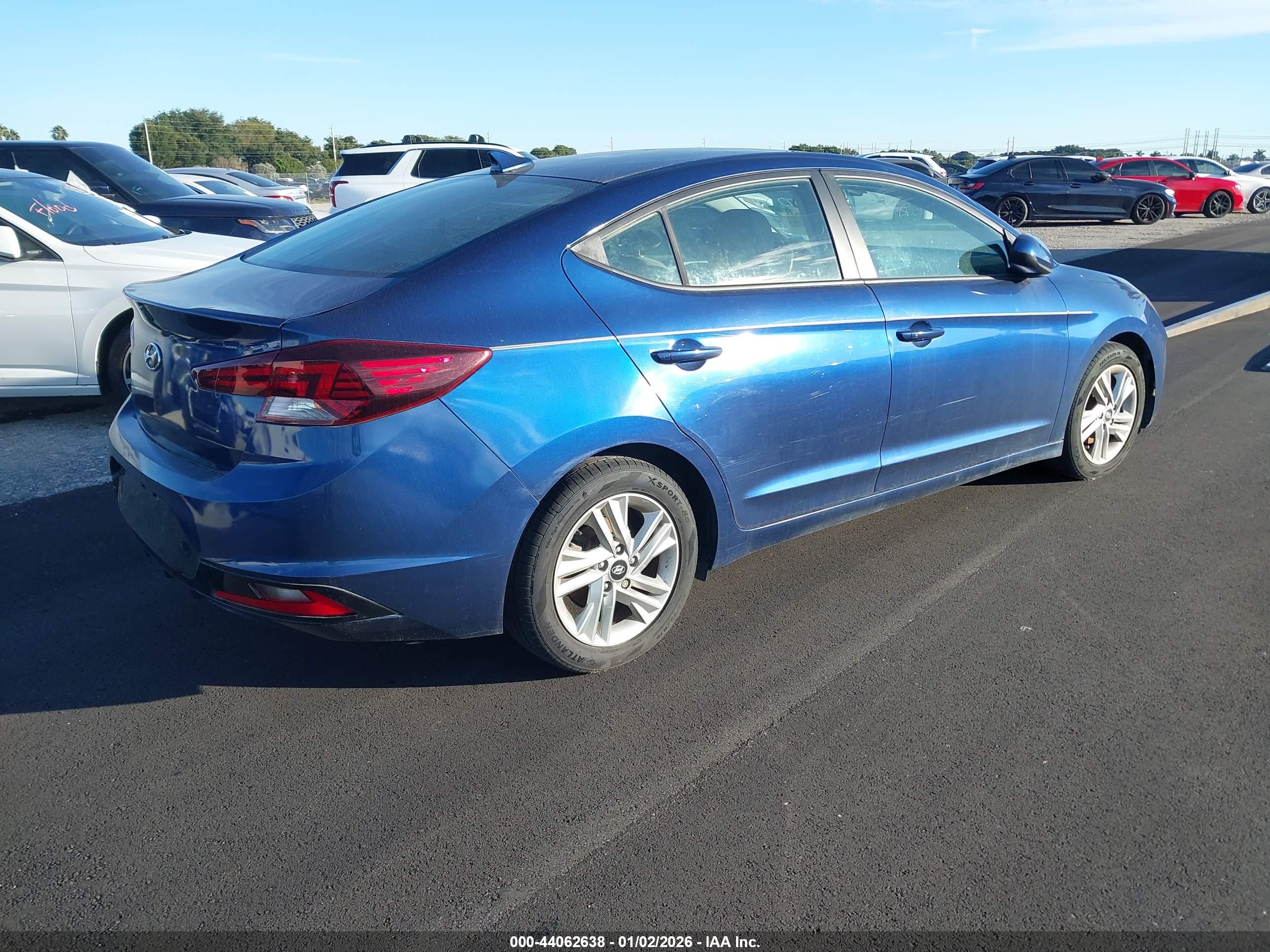 HYUNDAI ELANTRA image 4