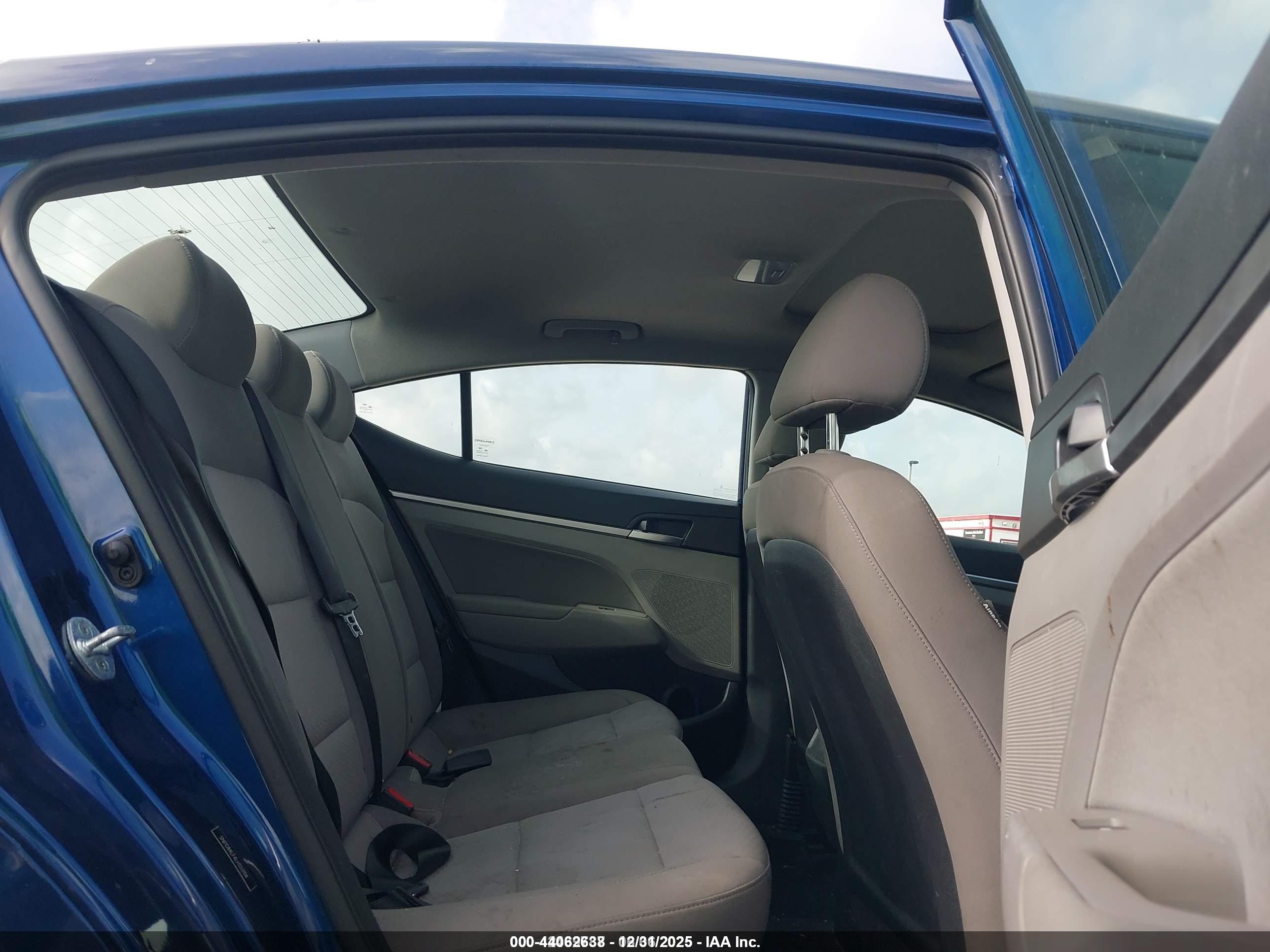 HYUNDAI ELANTRA image 8