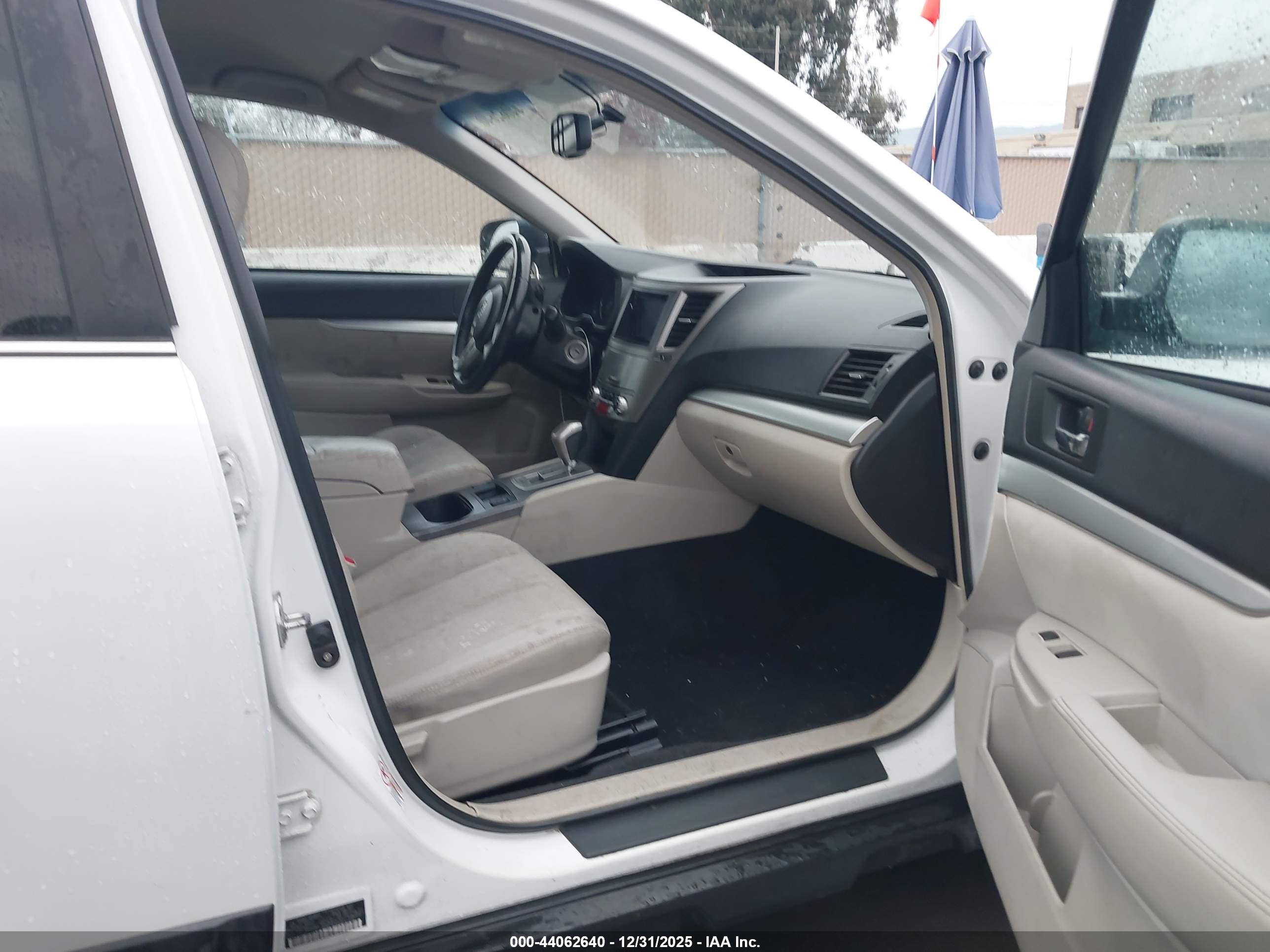 SUBARU OUTBACK image 5