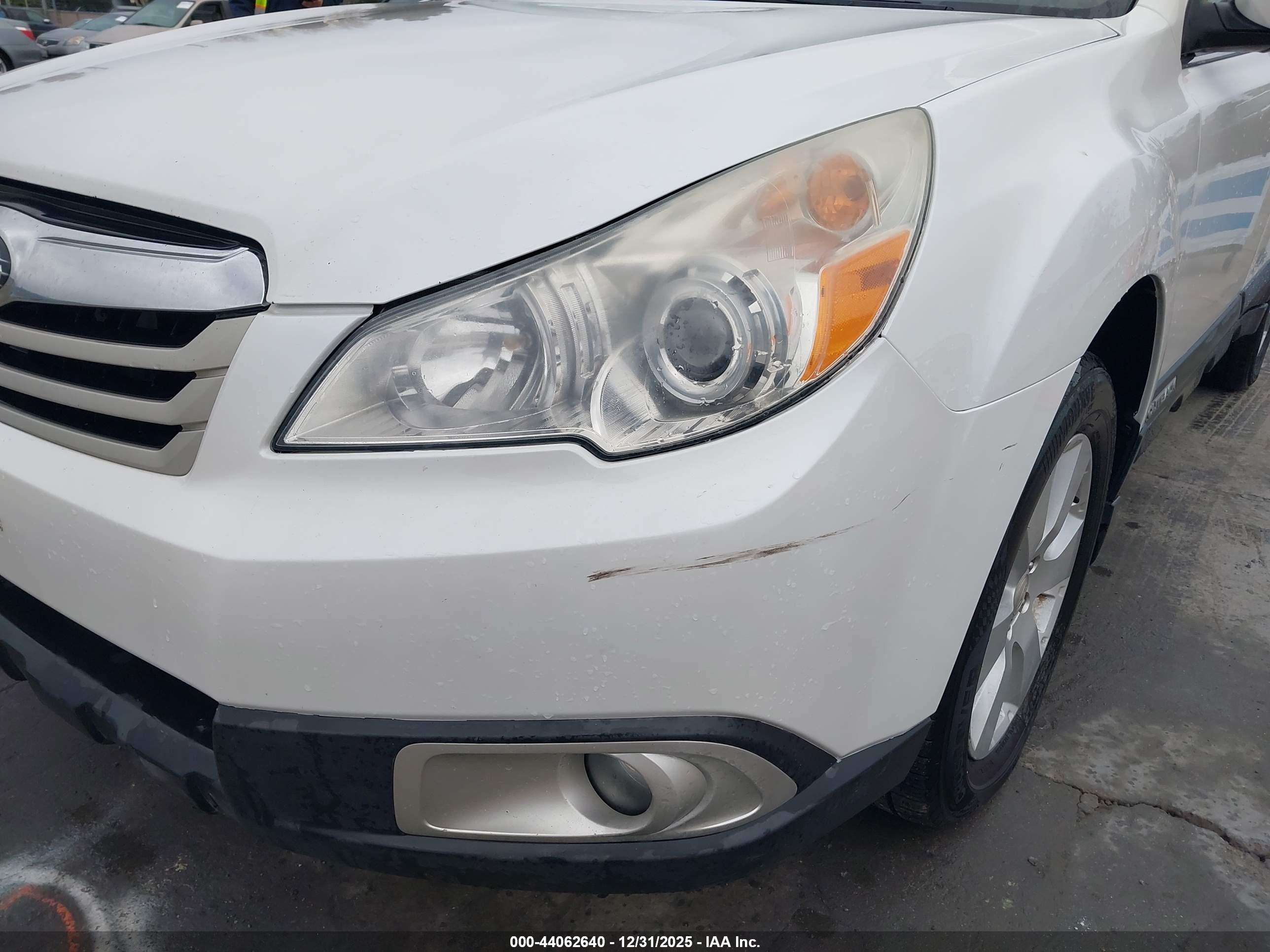 SUBARU OUTBACK image 6