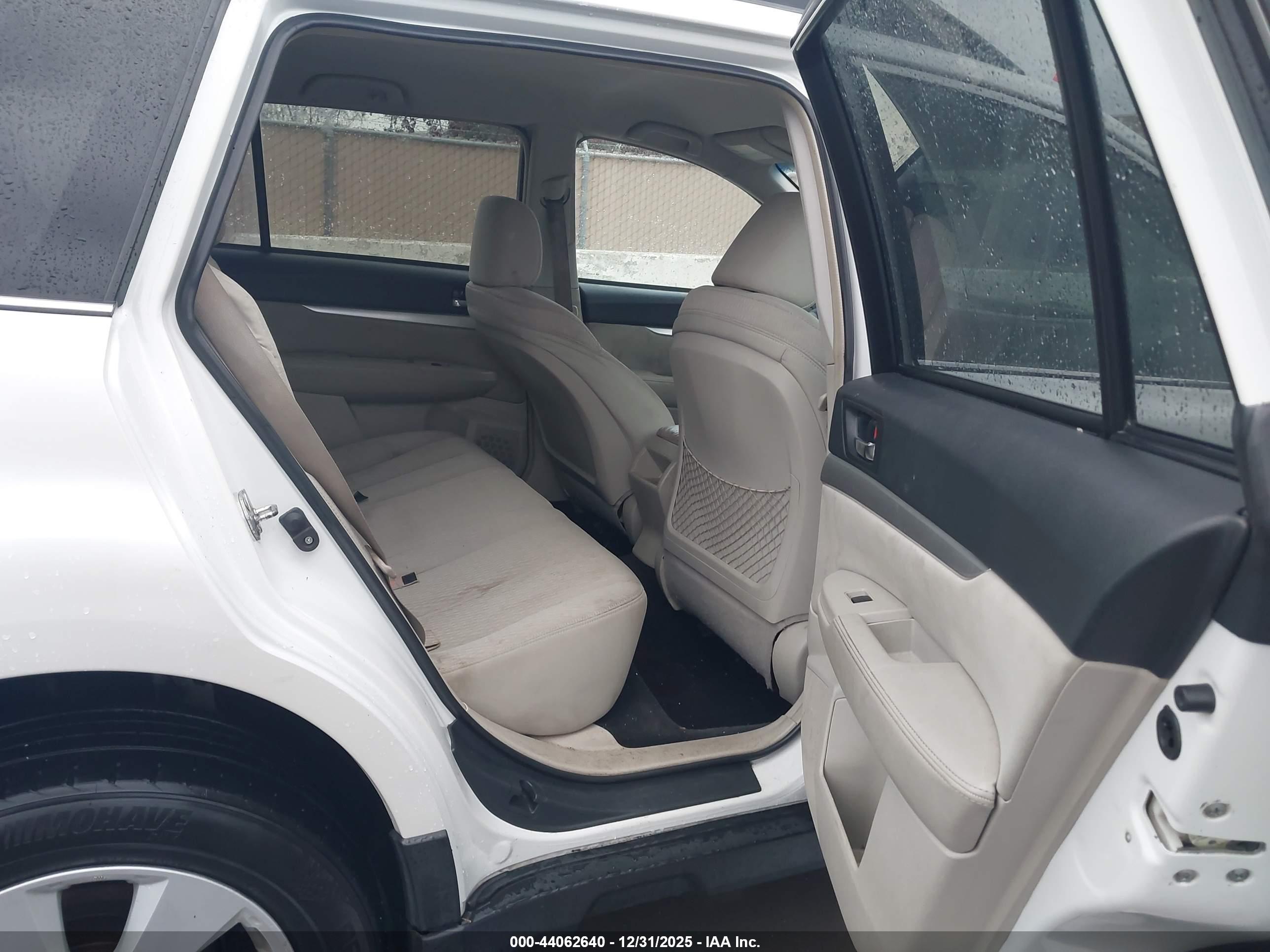 SUBARU OUTBACK image 8