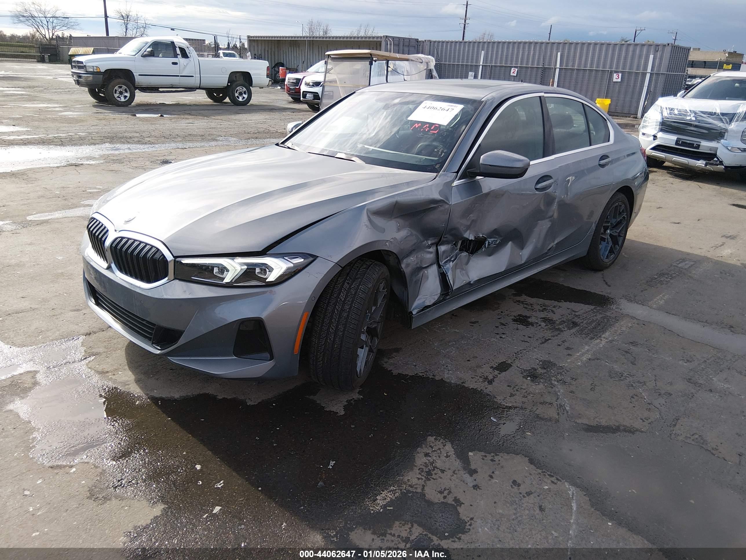 BMW 330I image 2
