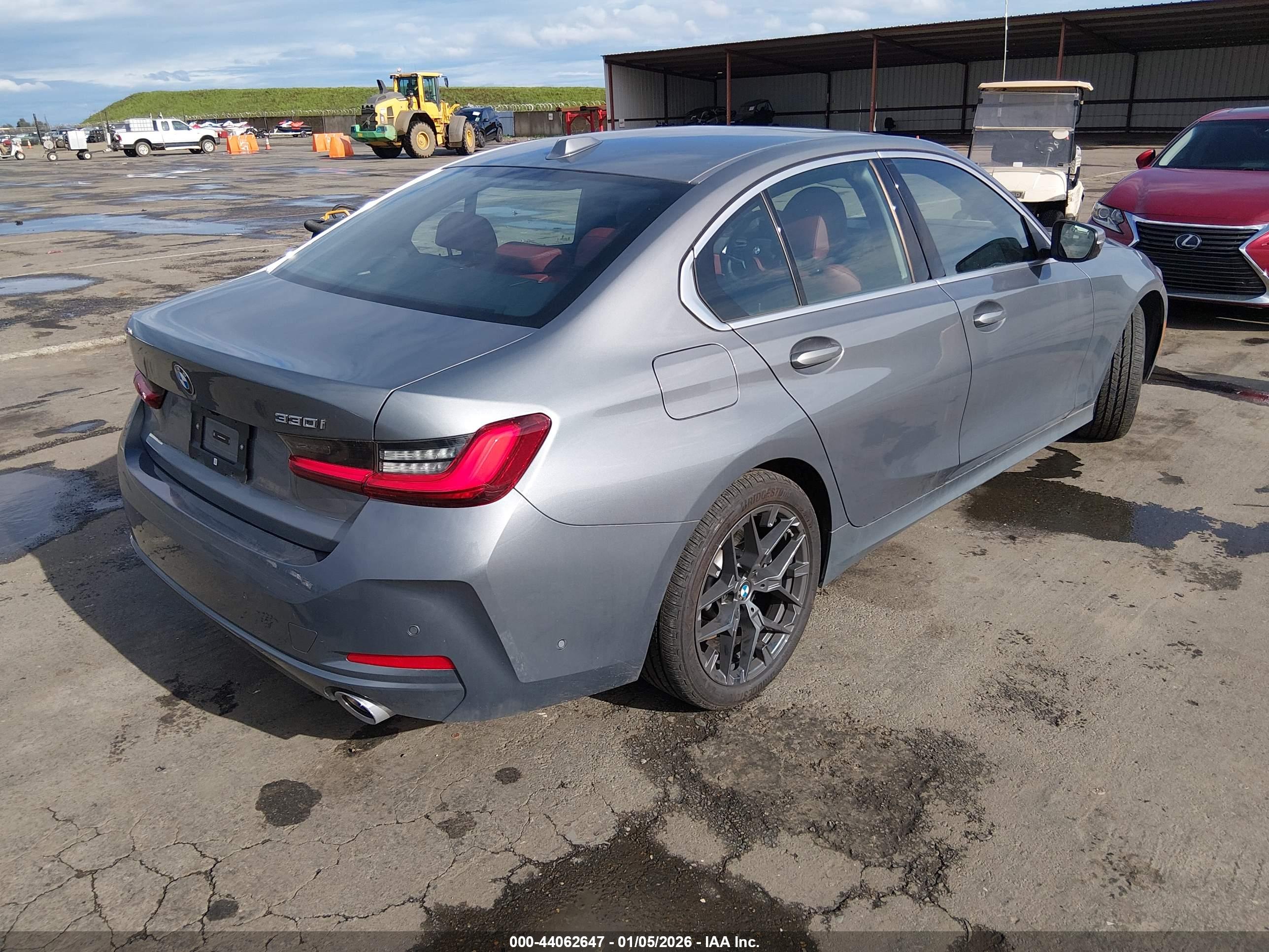 BMW 330I image 4