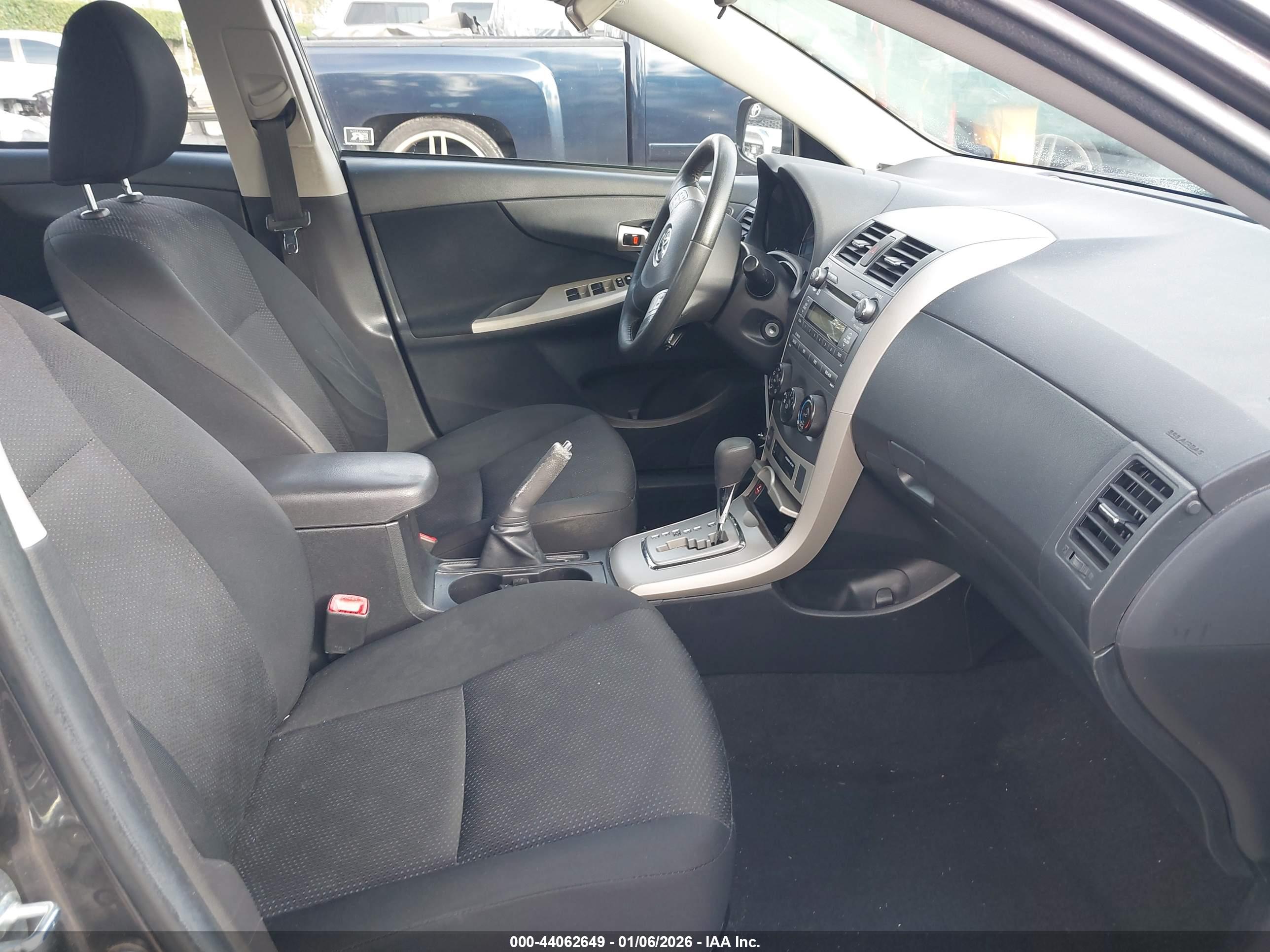 TOYOTA COROLLA image 5