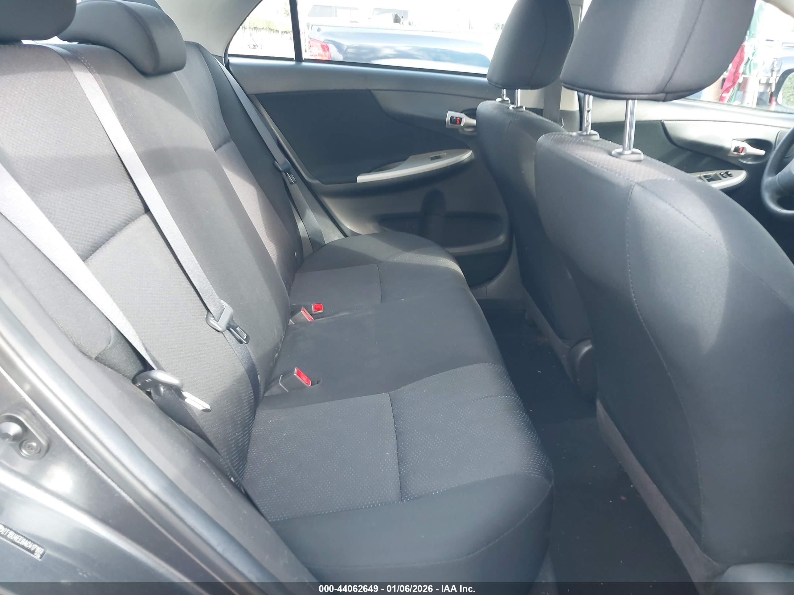 TOYOTA COROLLA image 8
