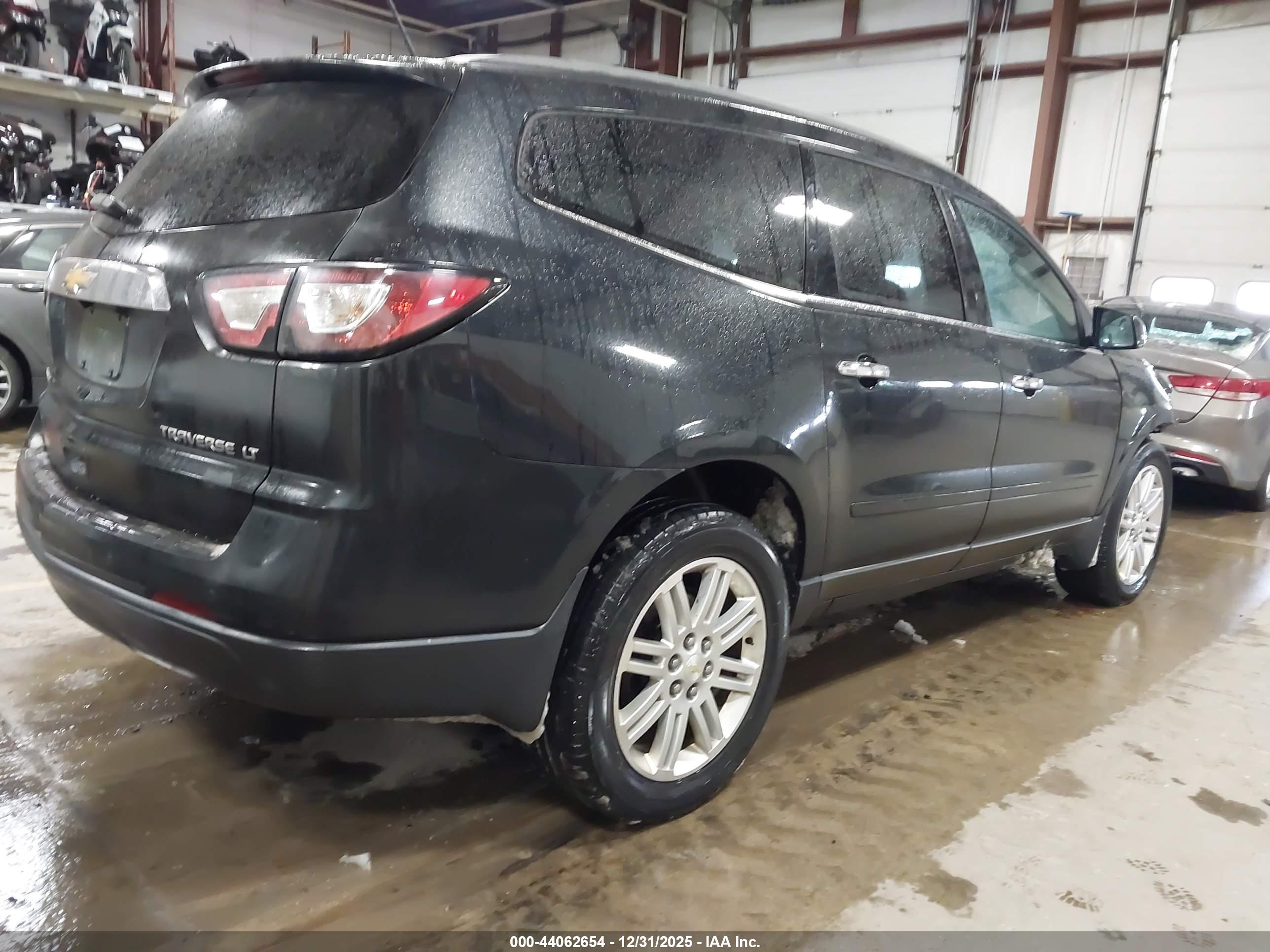 CHEVROLET TRAVERSE image 4