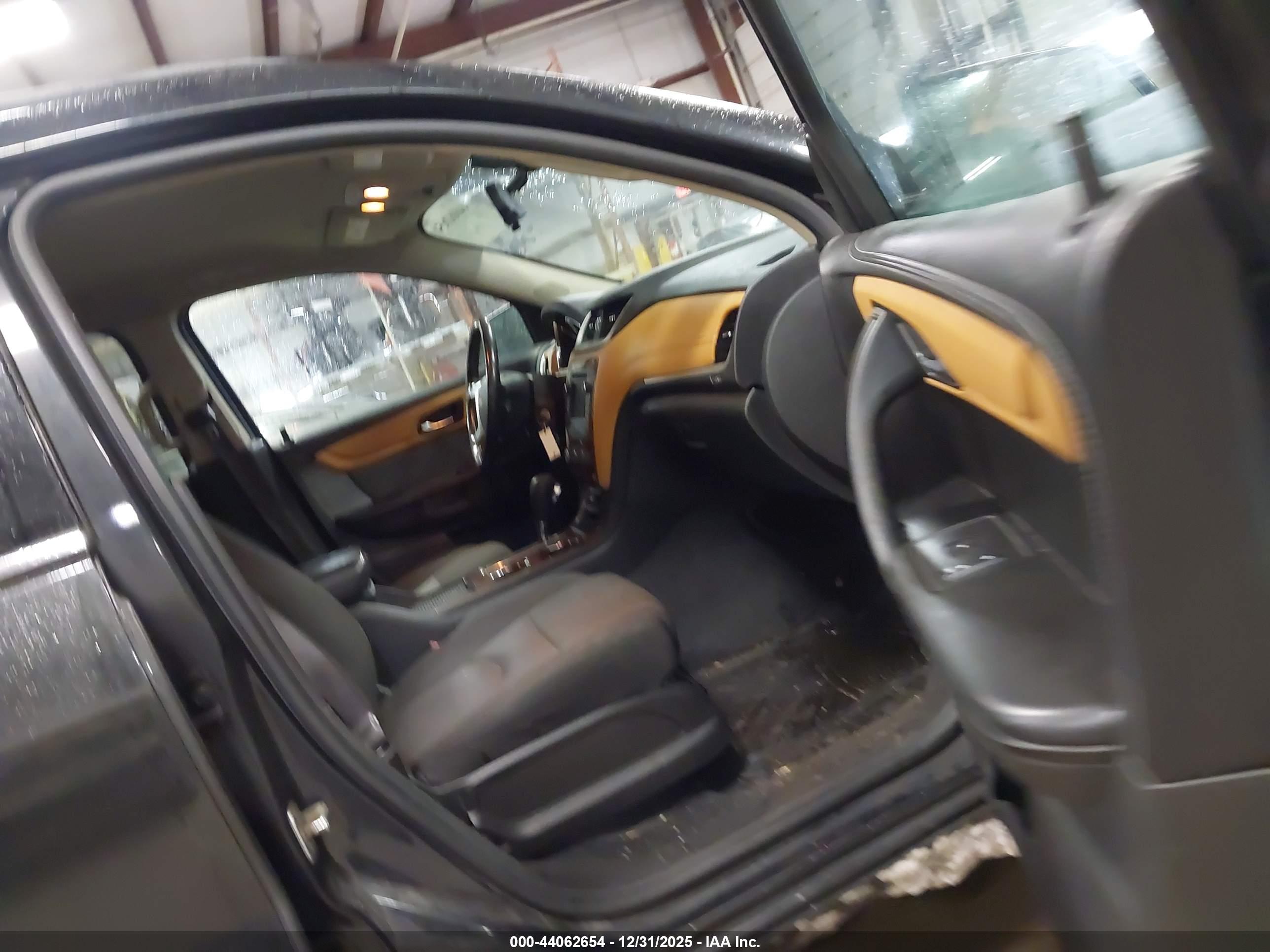 CHEVROLET TRAVERSE image 5