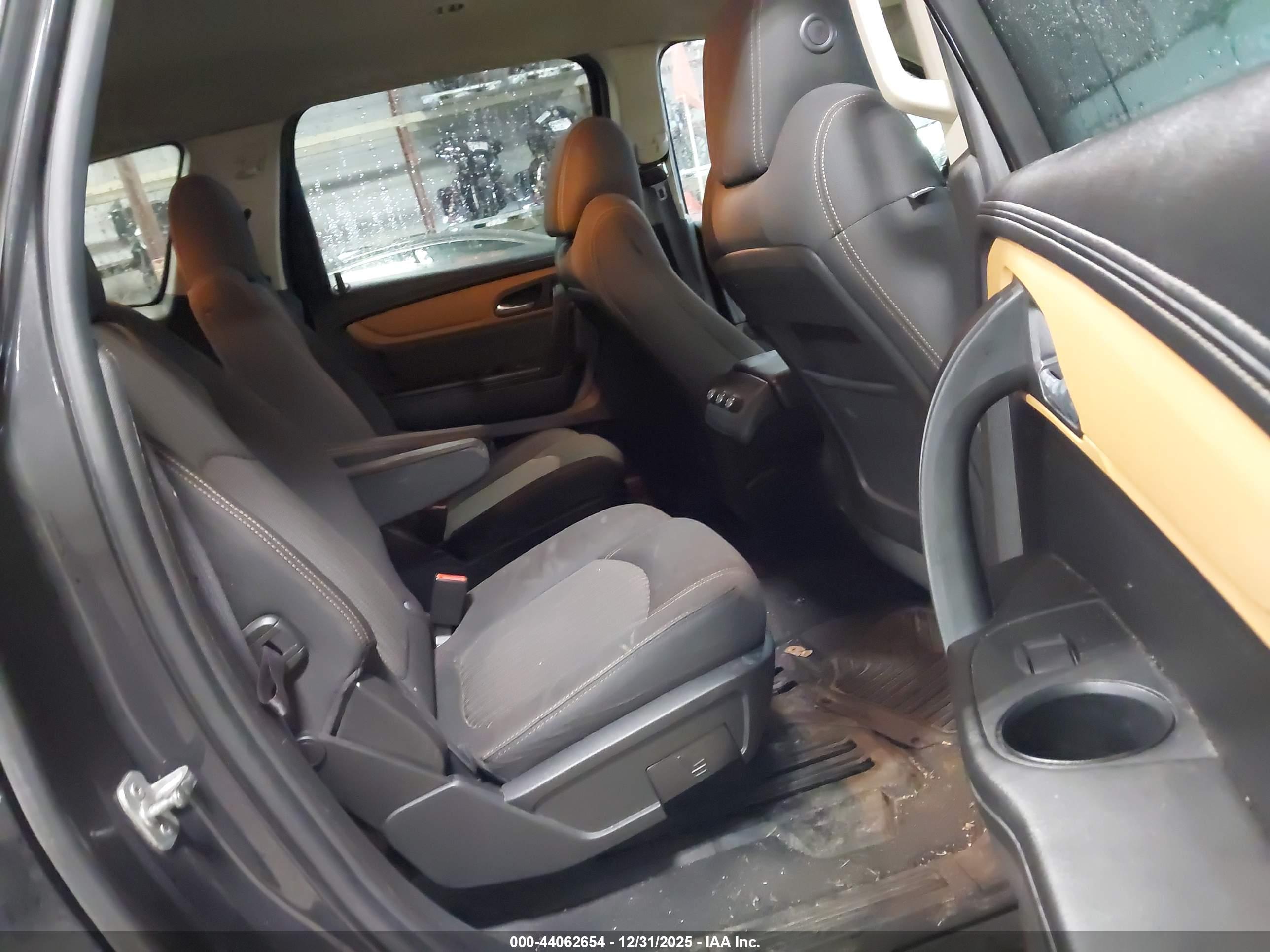 CHEVROLET TRAVERSE image 8