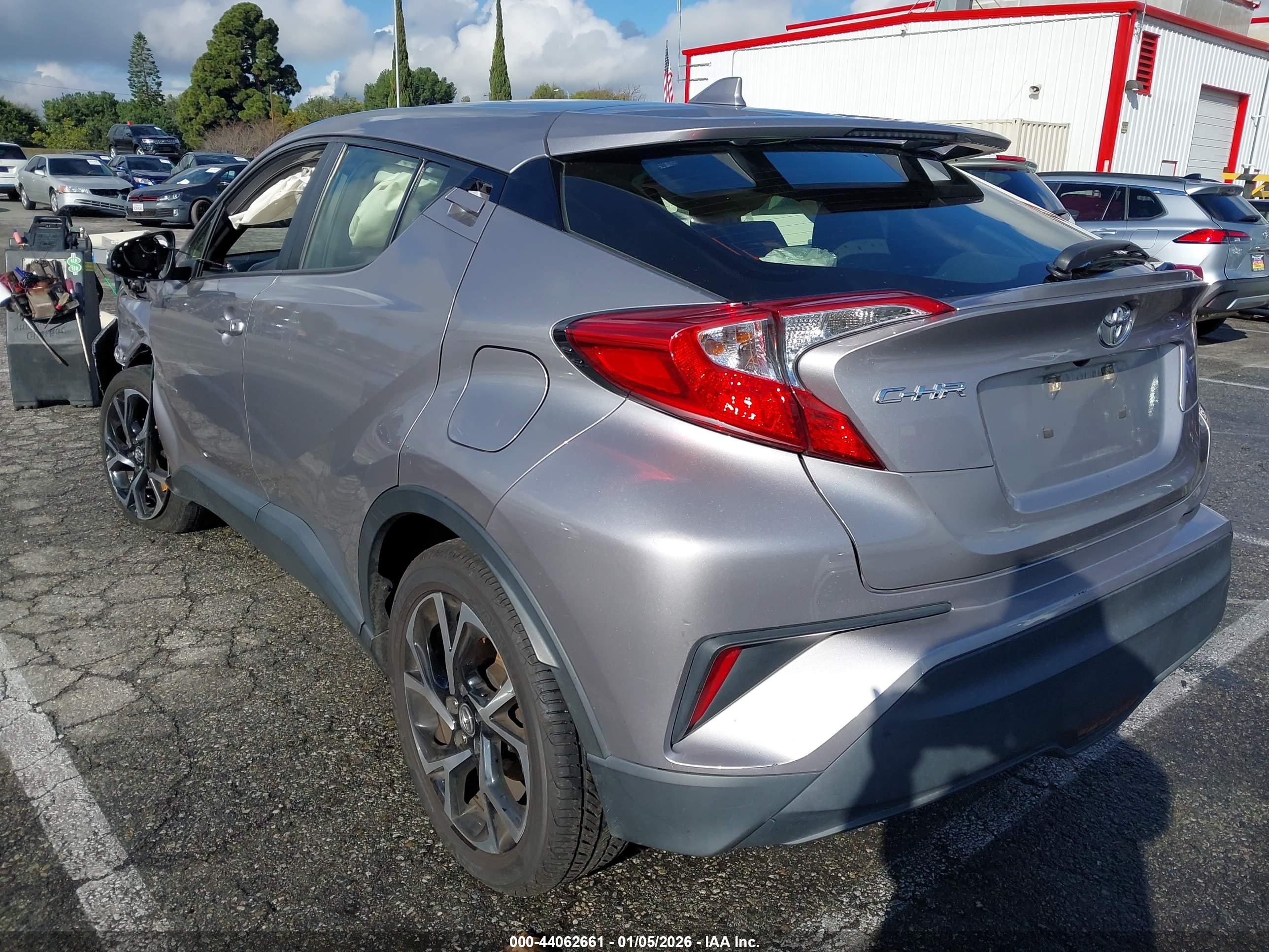 TOYOTA C-HR image 3