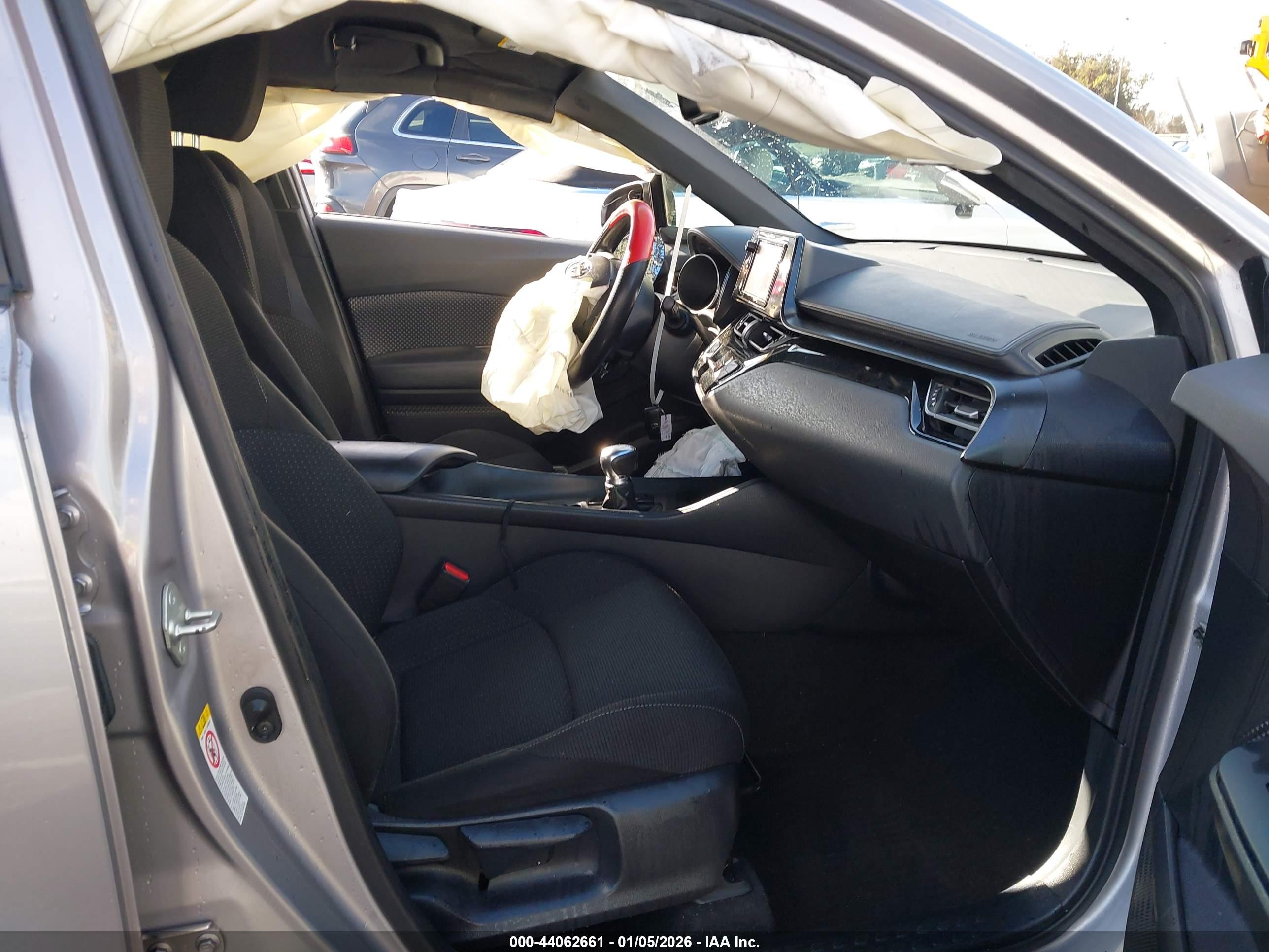 TOYOTA C-HR image 5