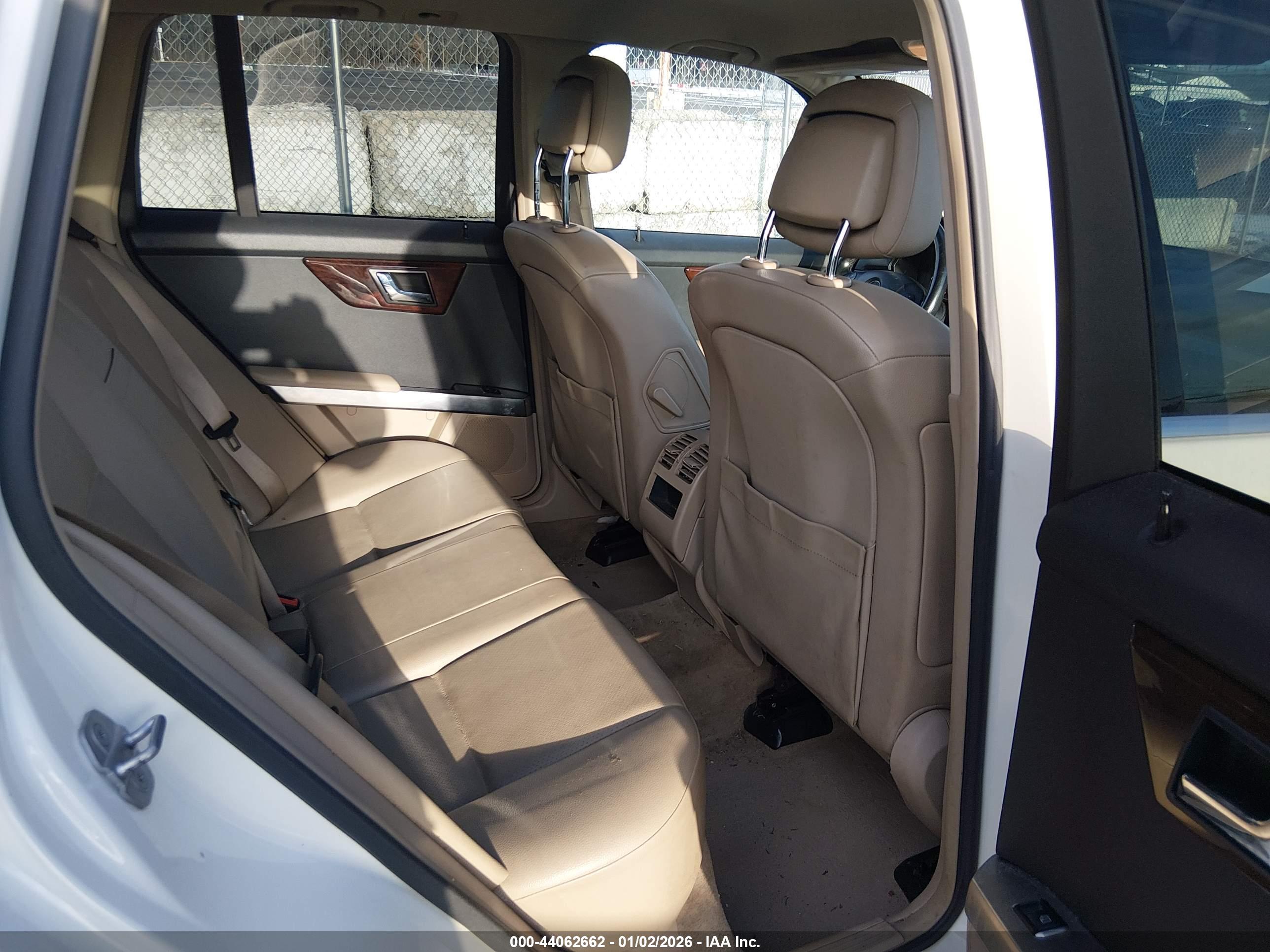 MERCEDES-BENZ GLK image 8