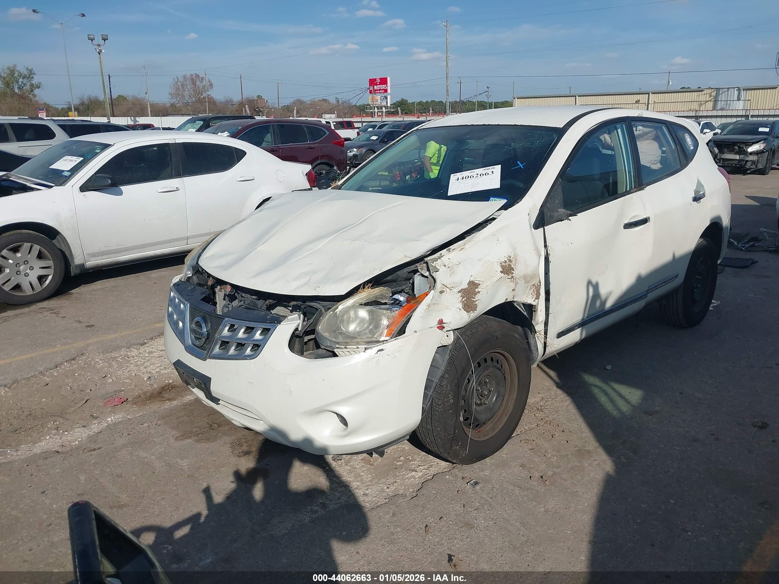 NISSAN ROGUE image 2
