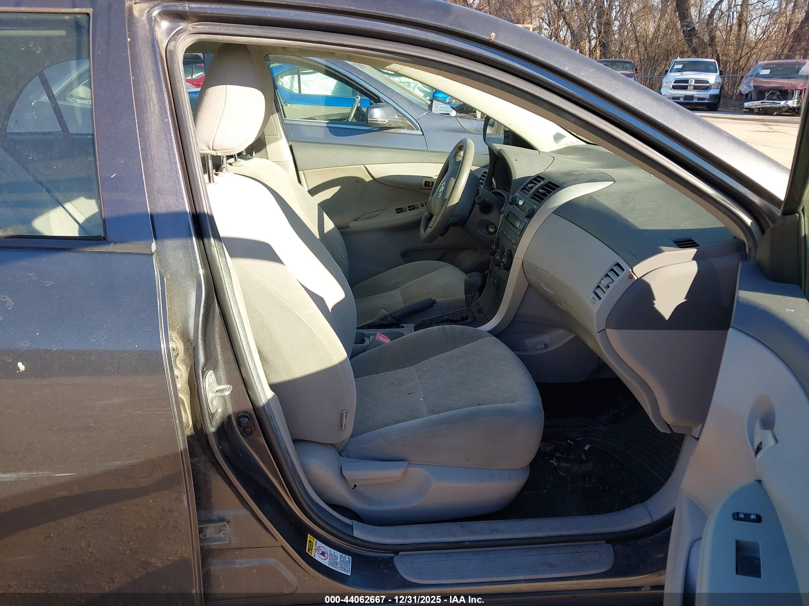 TOYOTA COROLLA image 5
