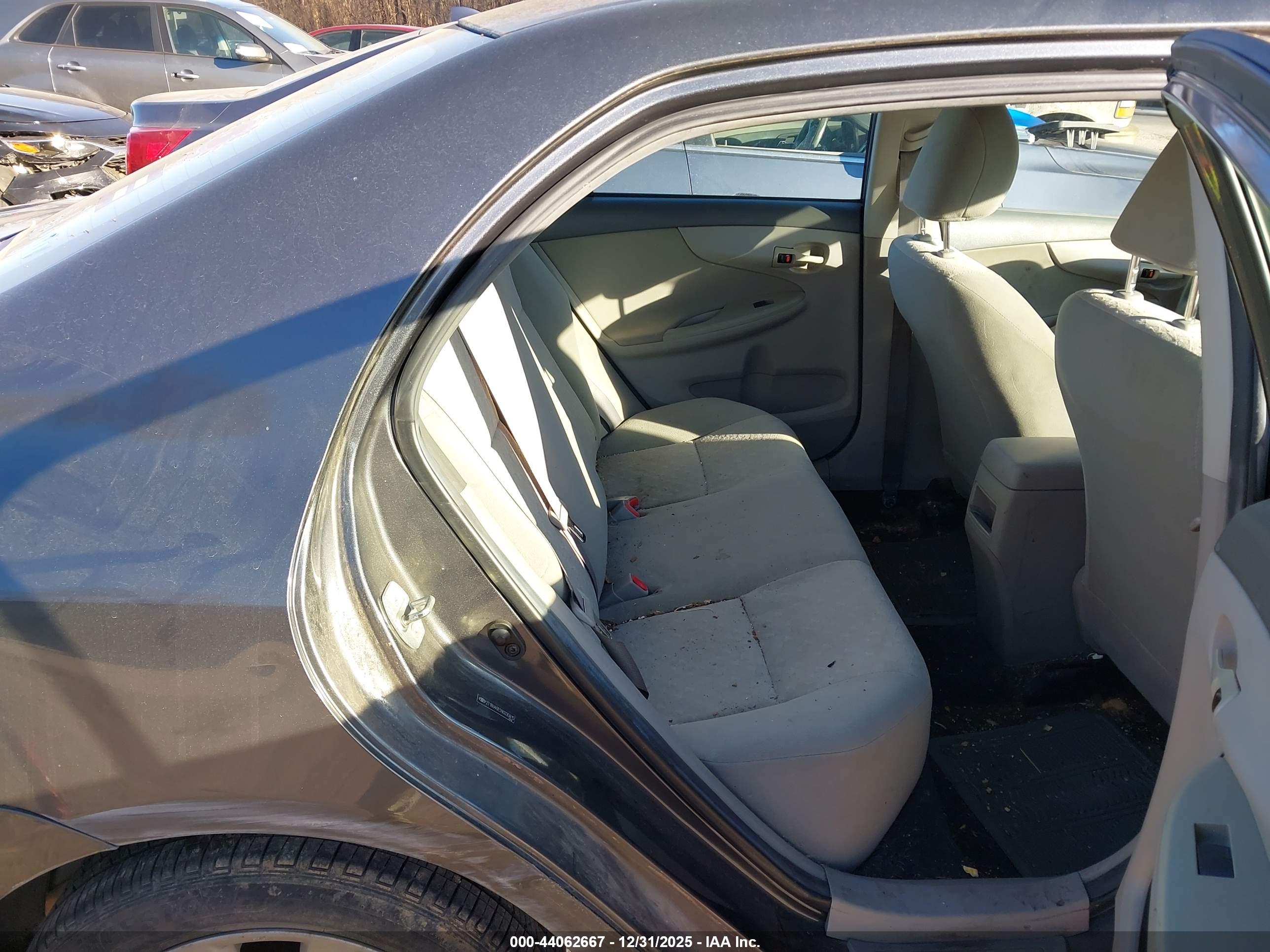 TOYOTA COROLLA image 8