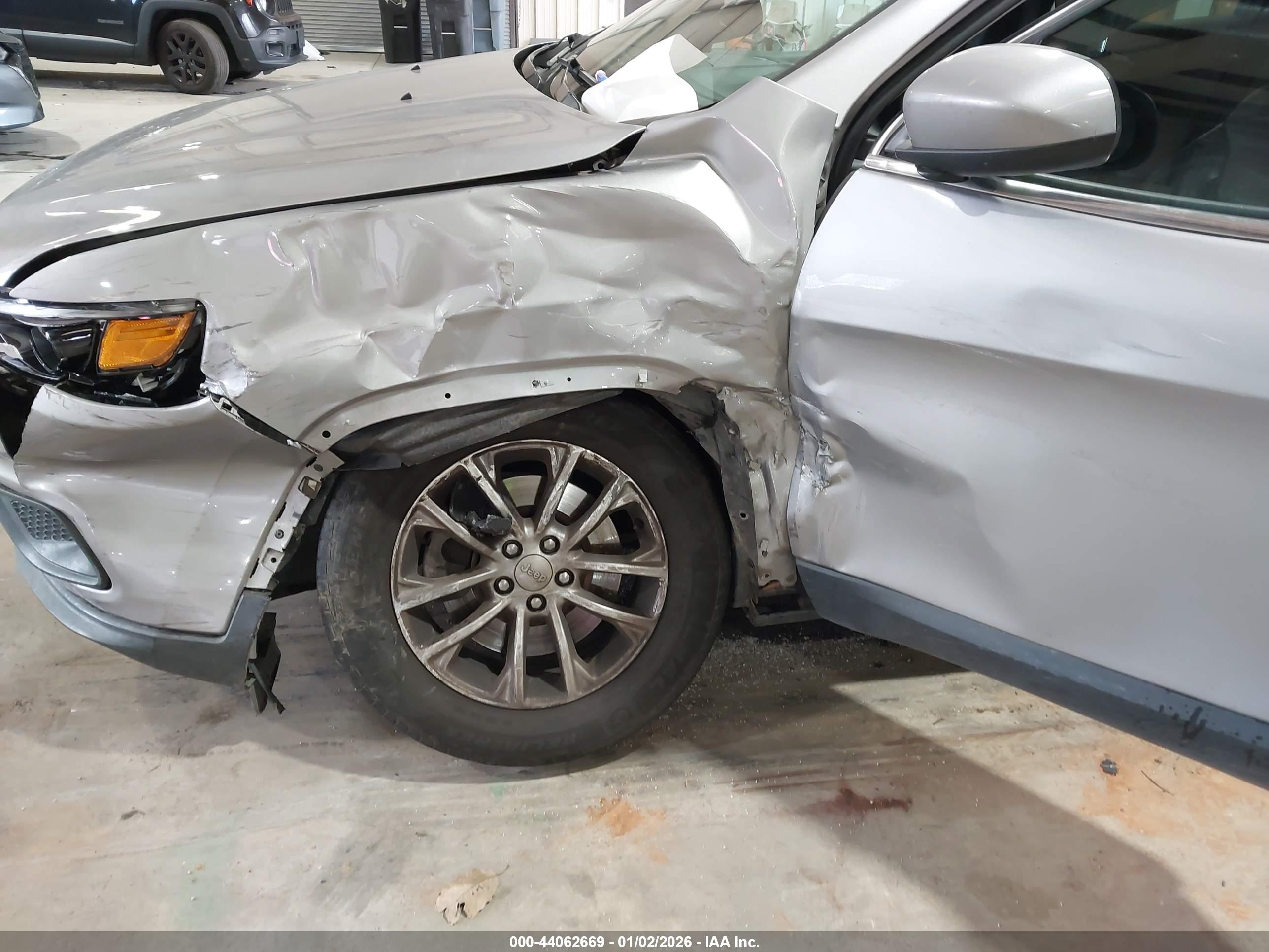 JEEP CHEROKEE image 6