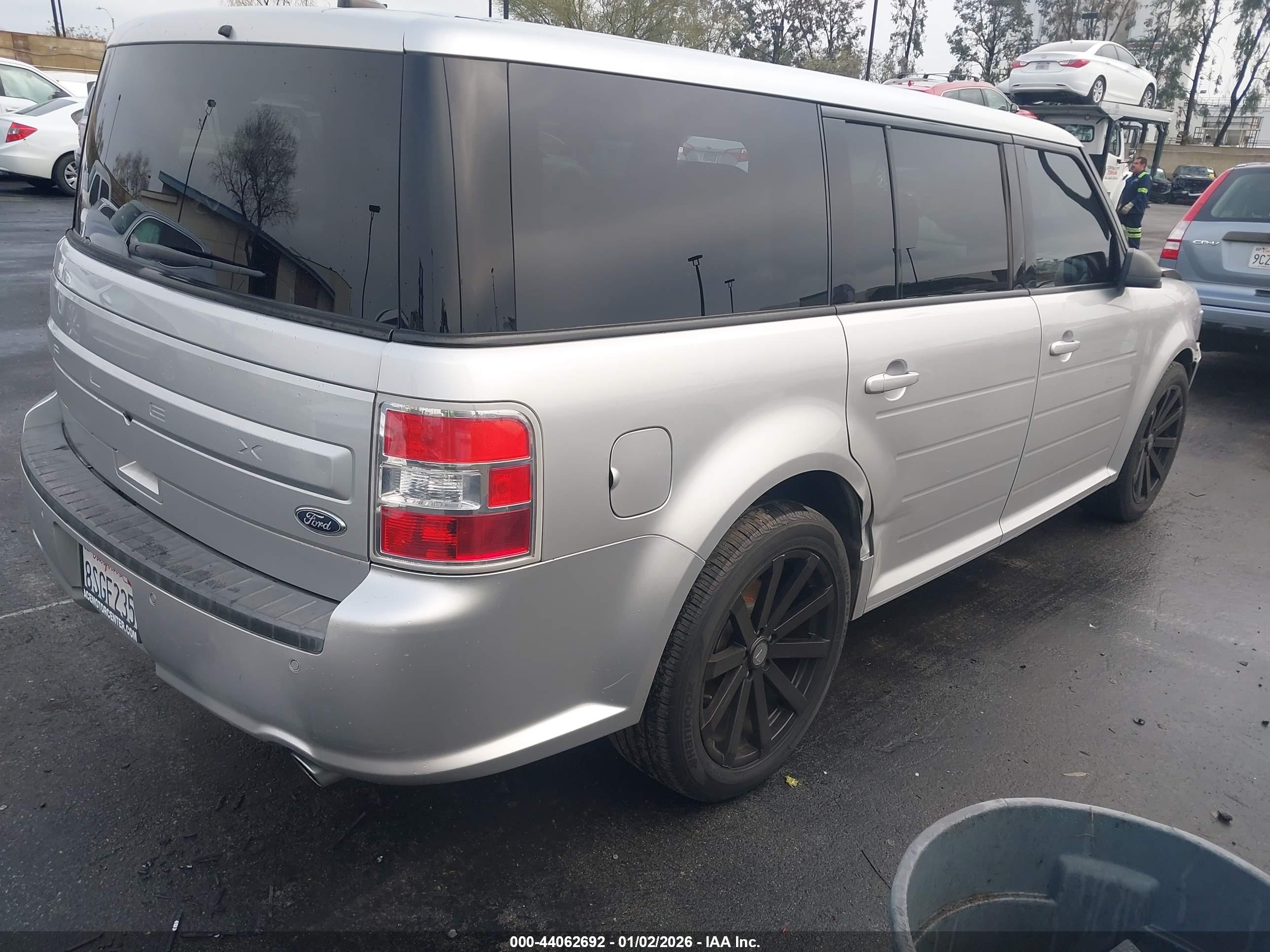 FORD FLEX image 4