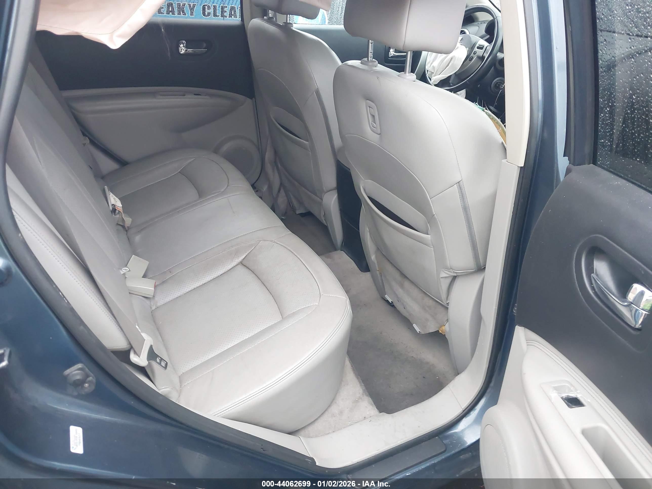 NISSAN ROGUE image 8