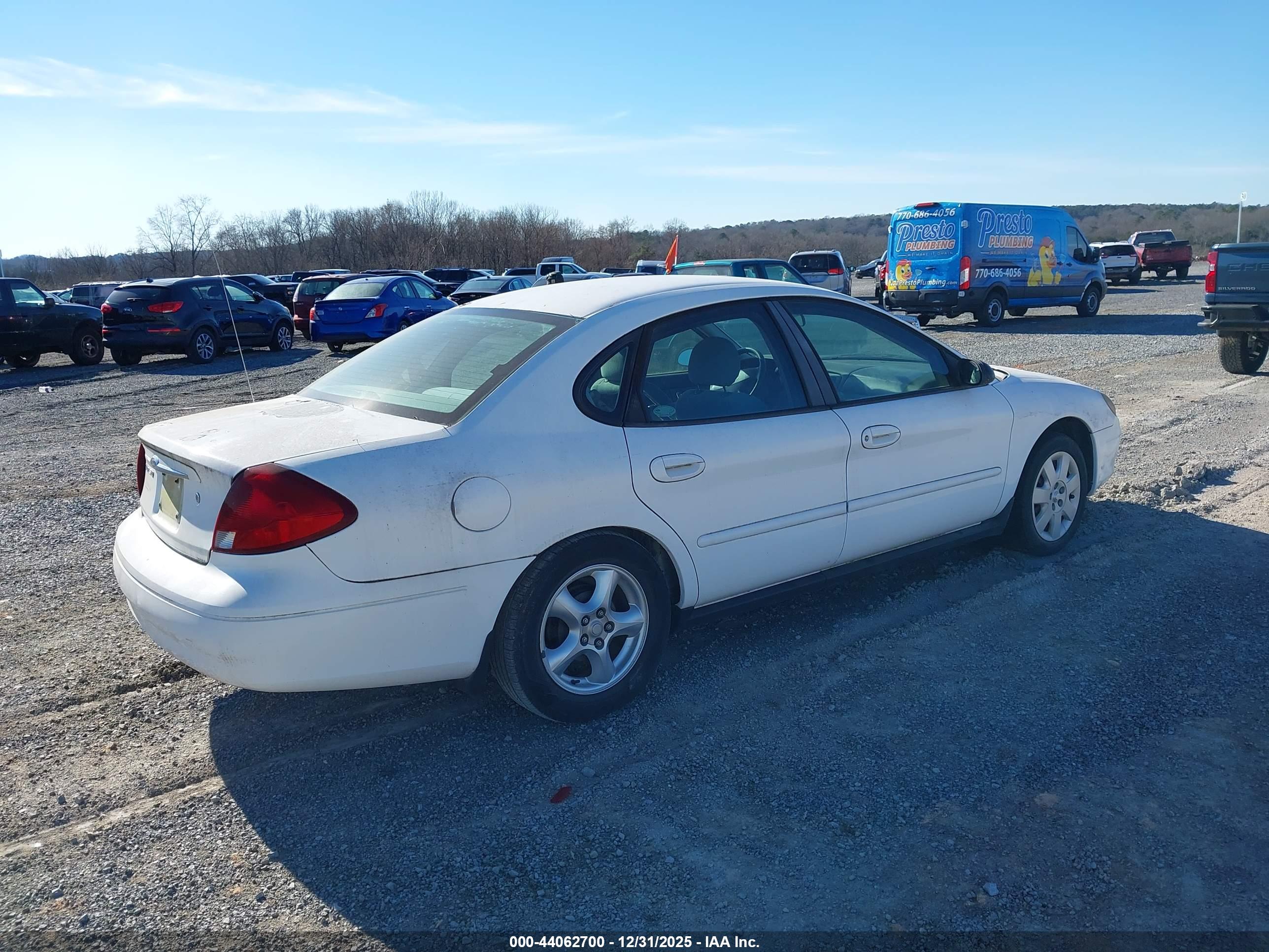 FORD TAURUS image 4