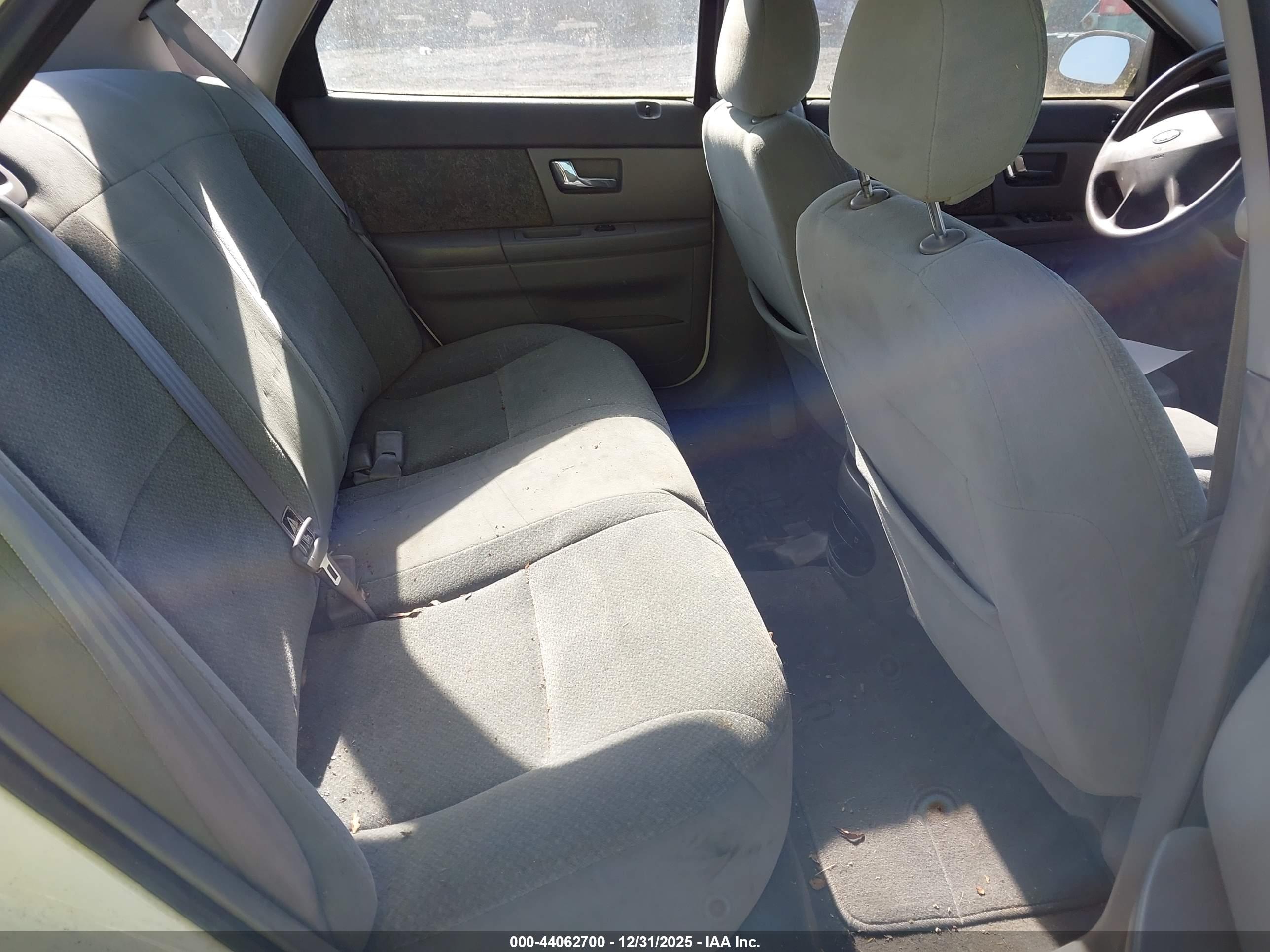 FORD TAURUS image 5