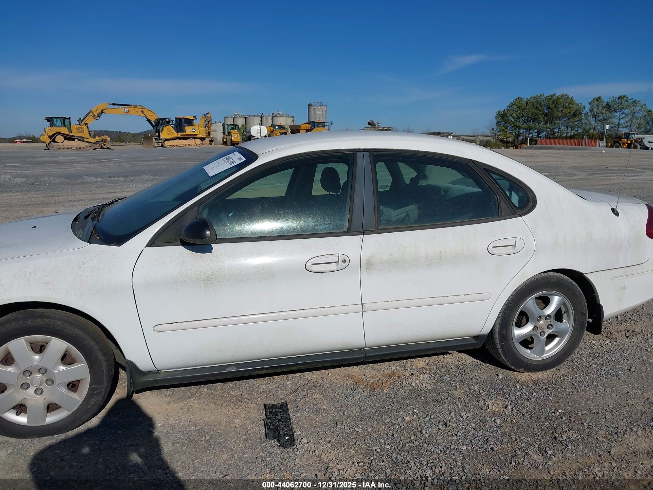 FORD TAURUS image 6