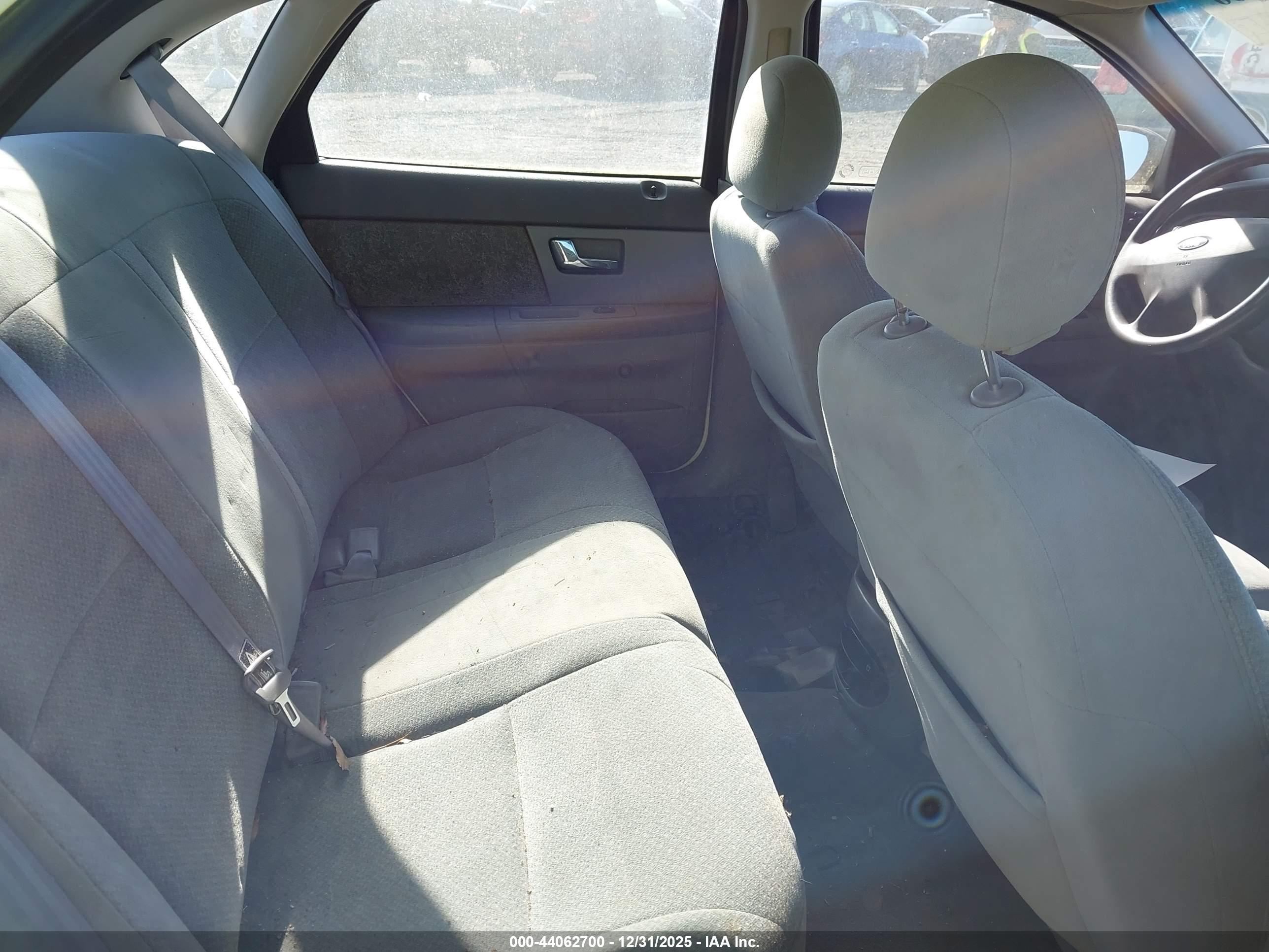 FORD TAURUS image 8