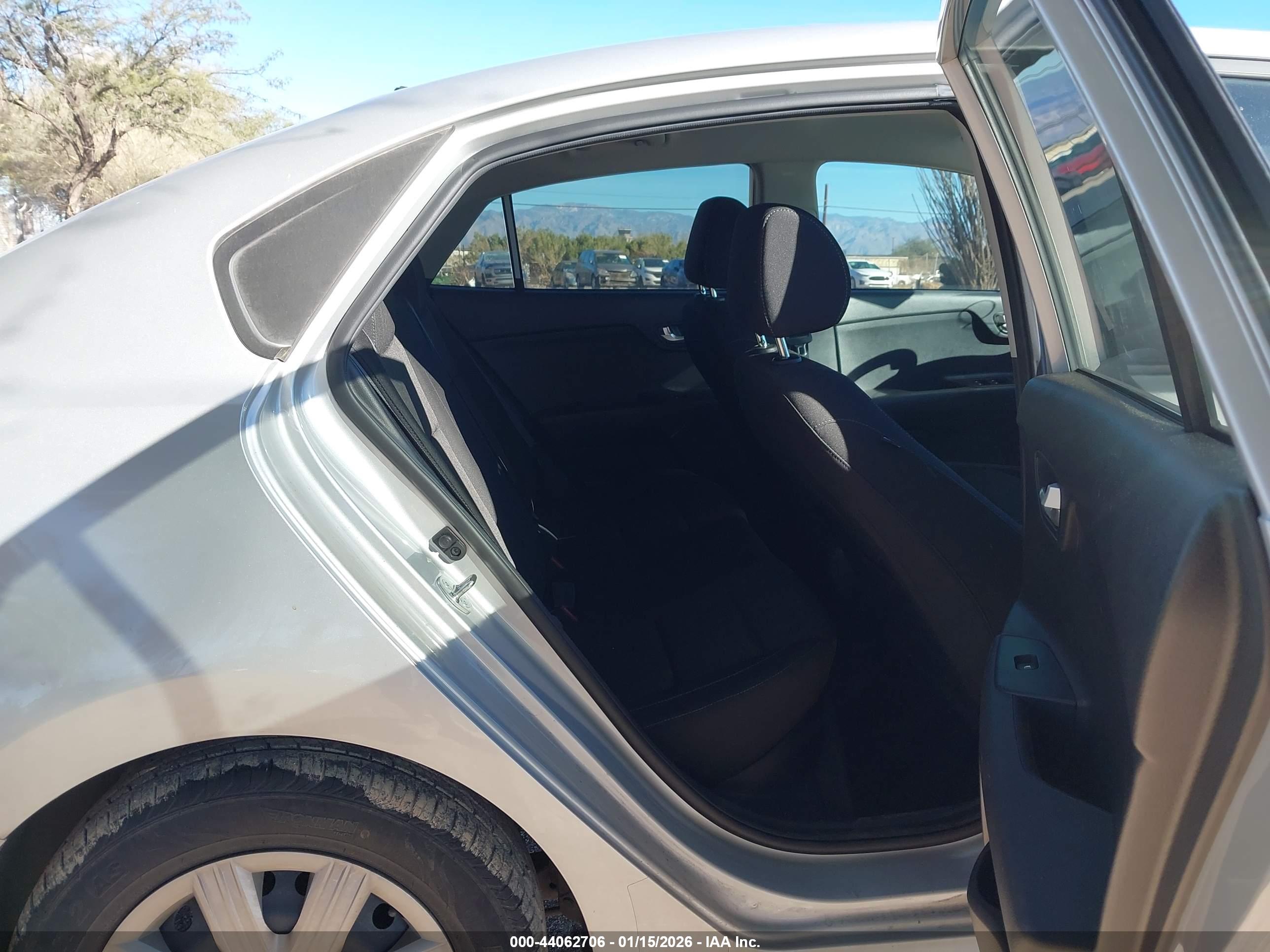 KIA RIO image 8