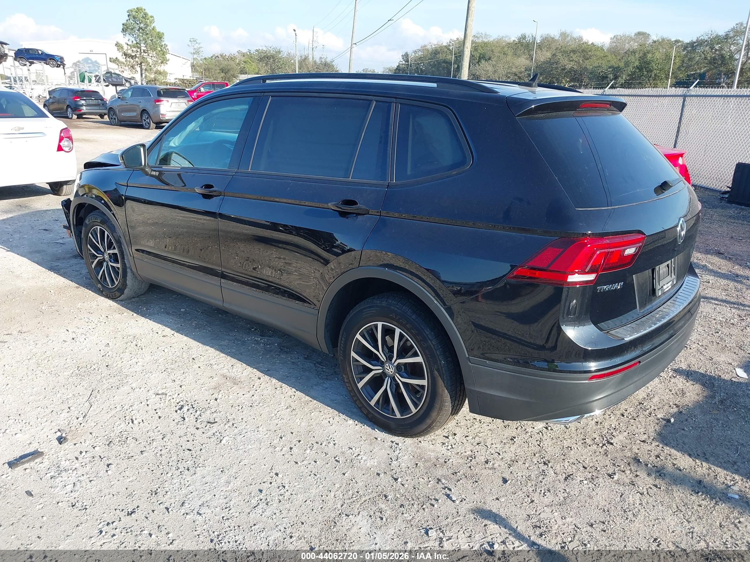 VOLKSWAGEN TIGUAN image 3