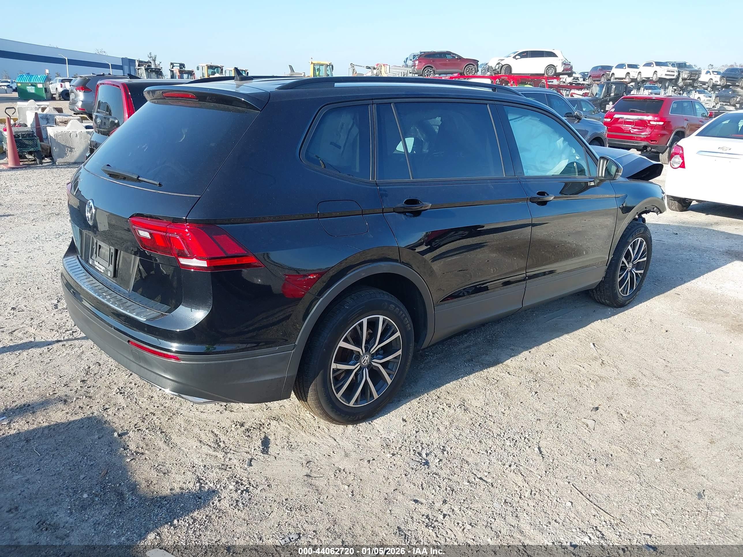 VOLKSWAGEN TIGUAN image 4