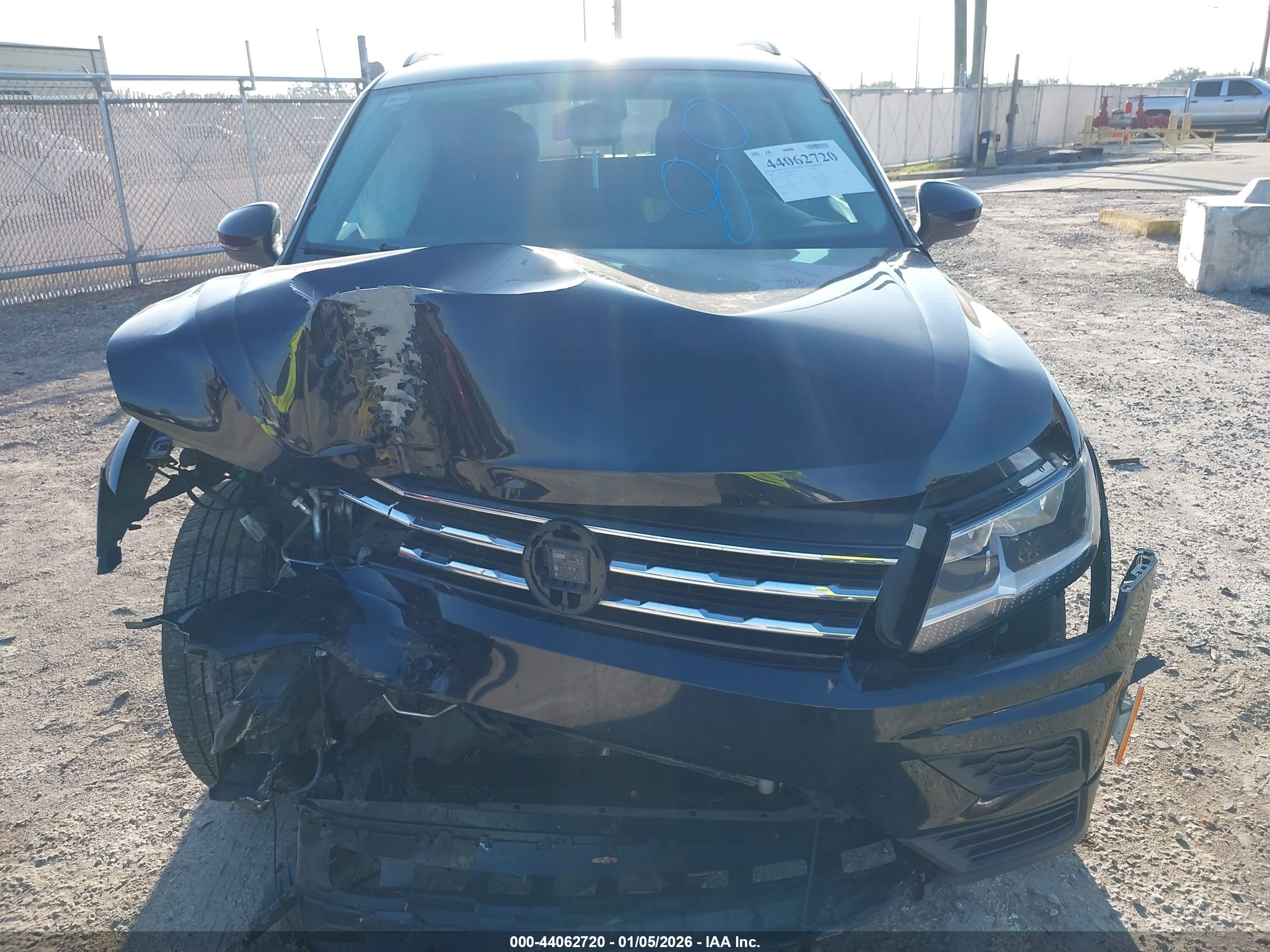 VOLKSWAGEN TIGUAN image 6