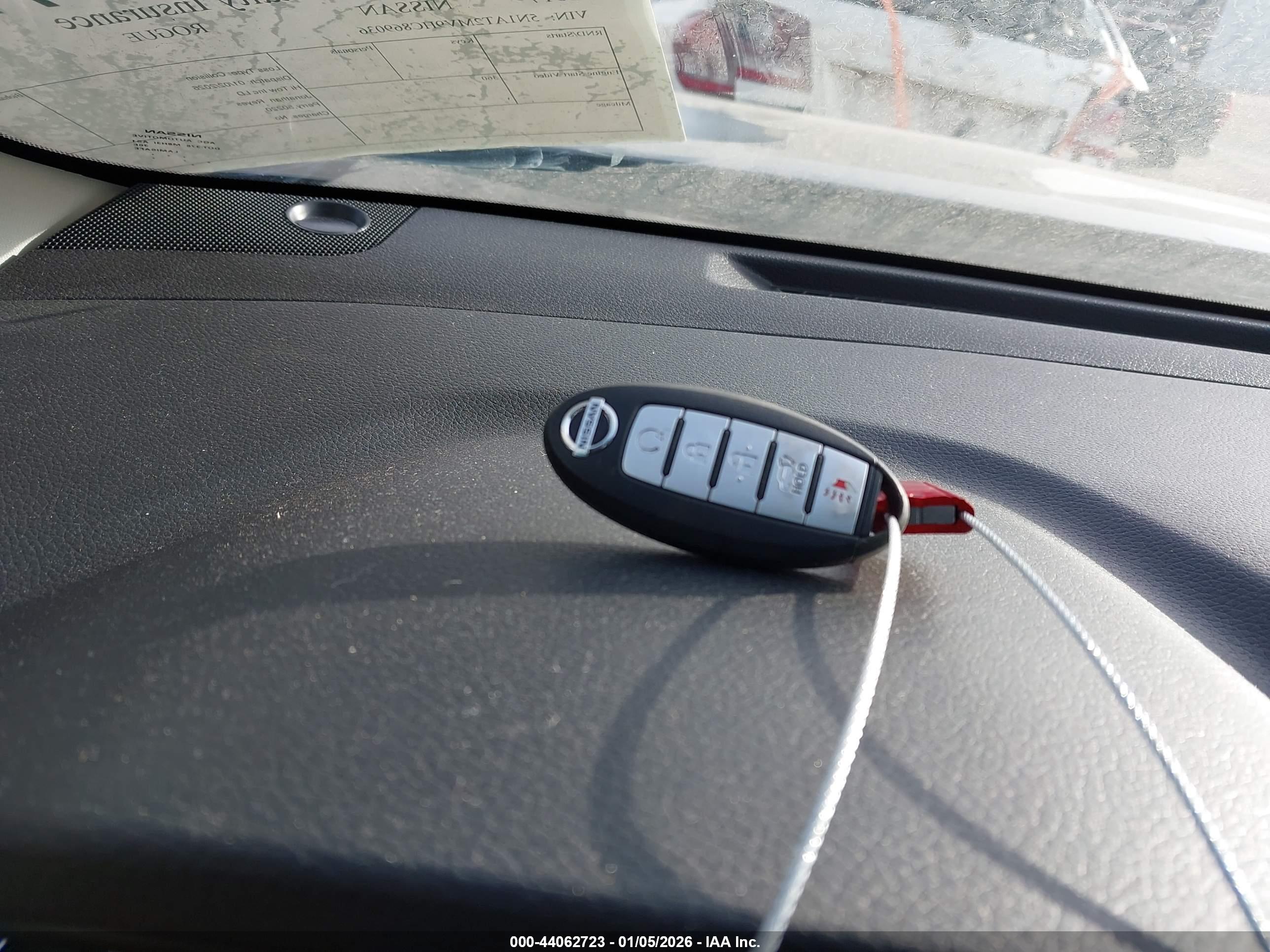 NISSAN ROGUE image 11