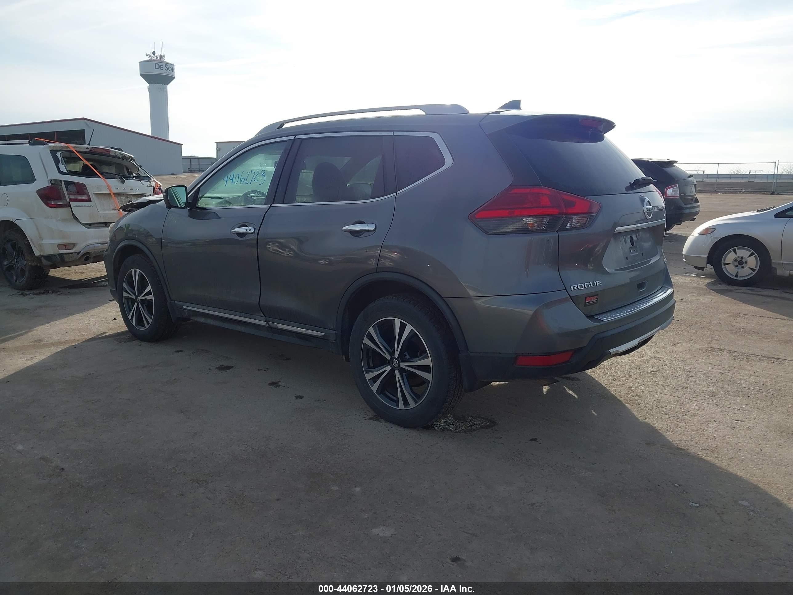 NISSAN ROGUE image 3