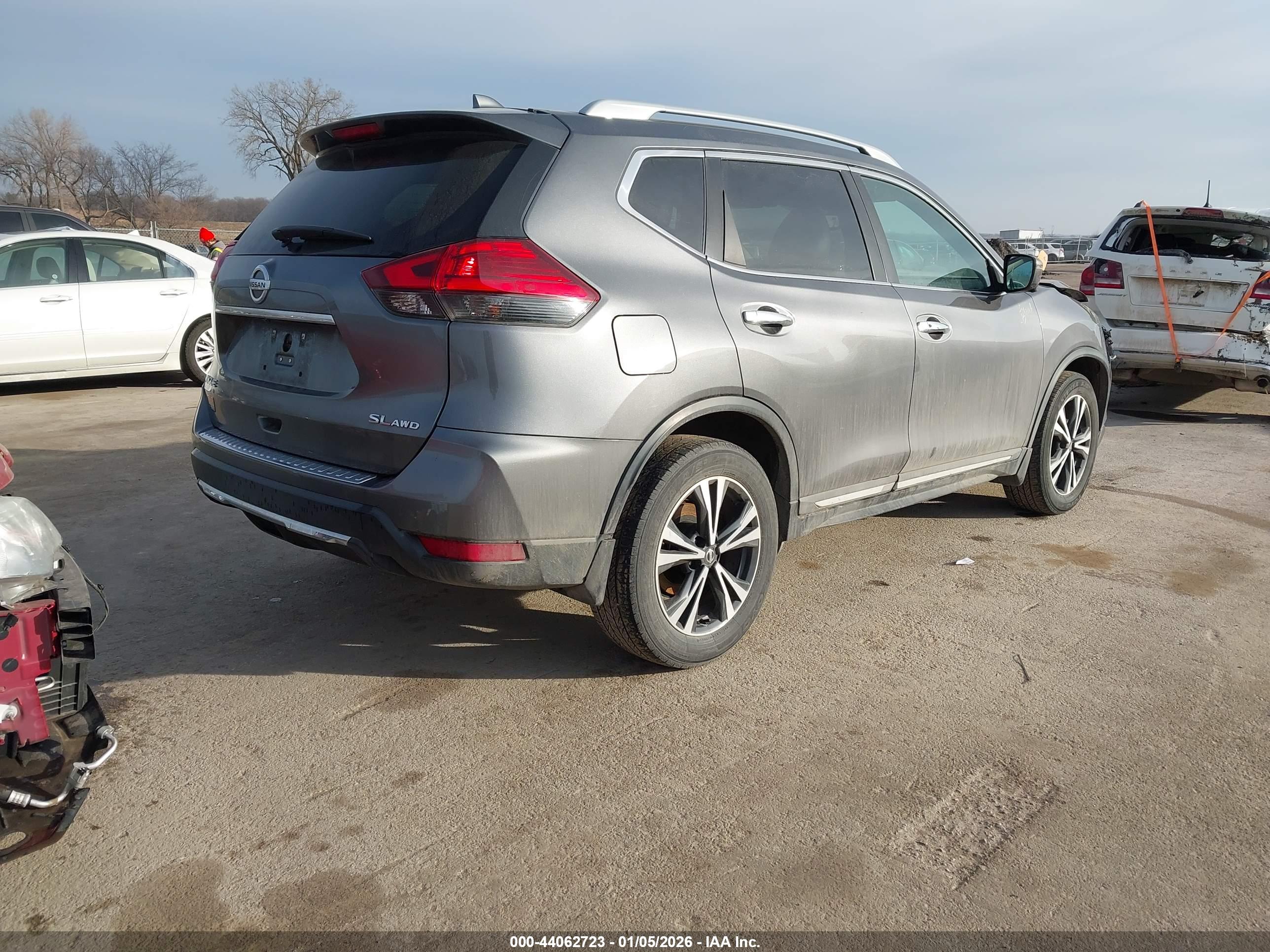 NISSAN ROGUE image 4